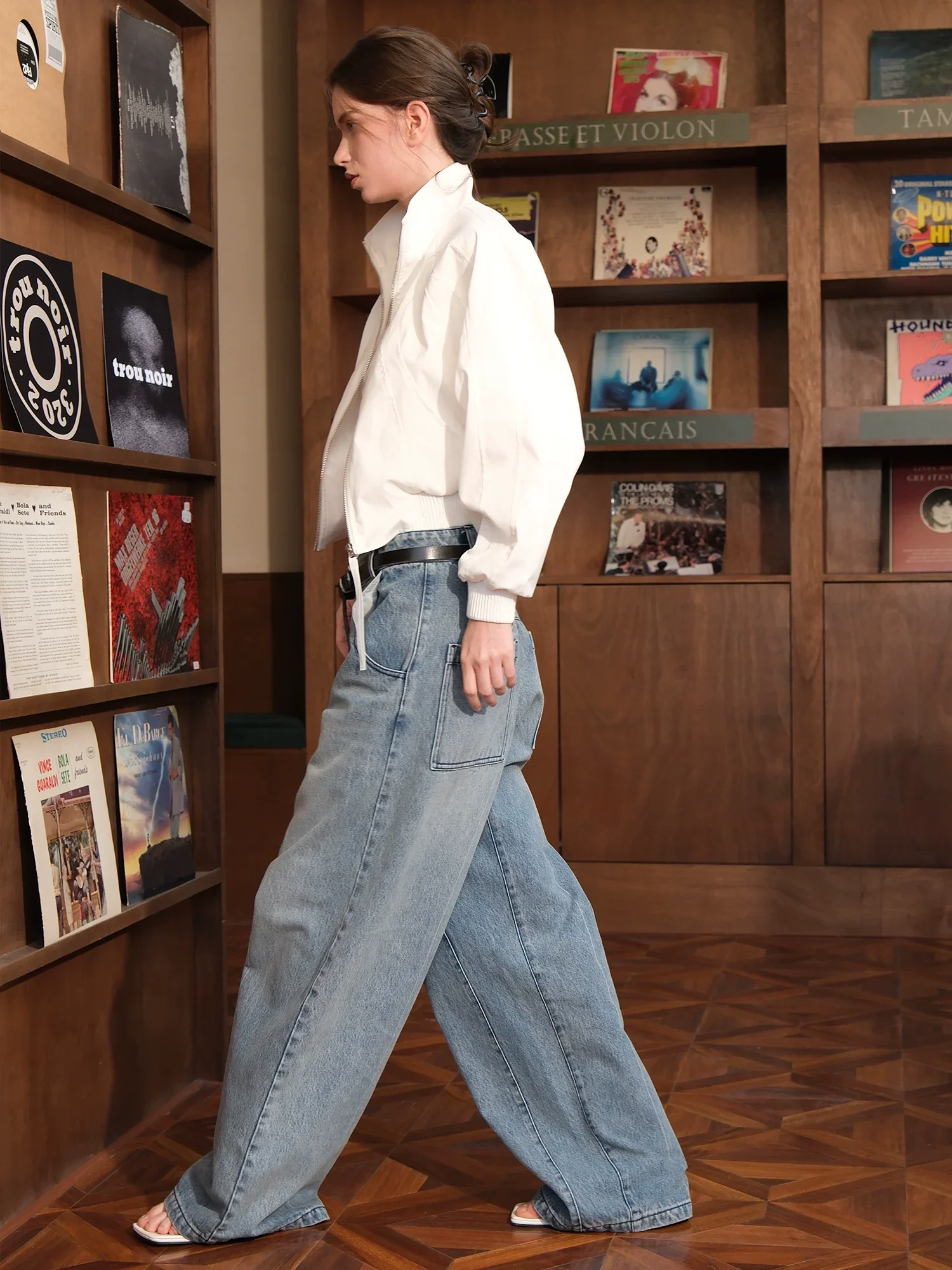 Light Wash Wide-Leg Denim Jeans - Image 5