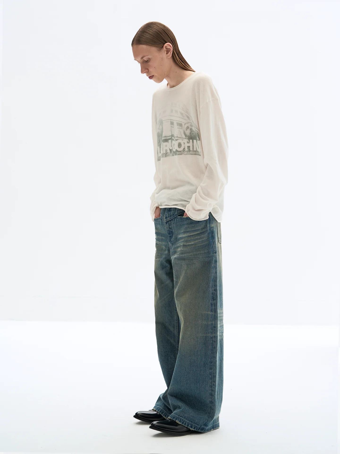 Light Wash Wide-Leg Jeans - Image 4