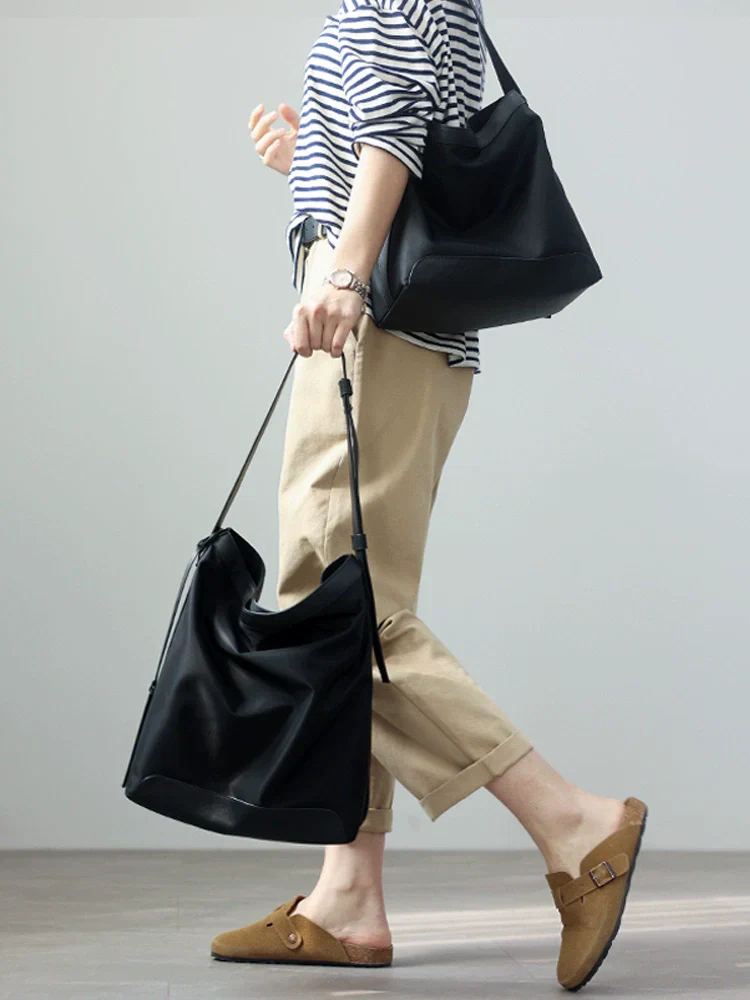 Lightweight Large-Capacity Tote Bag