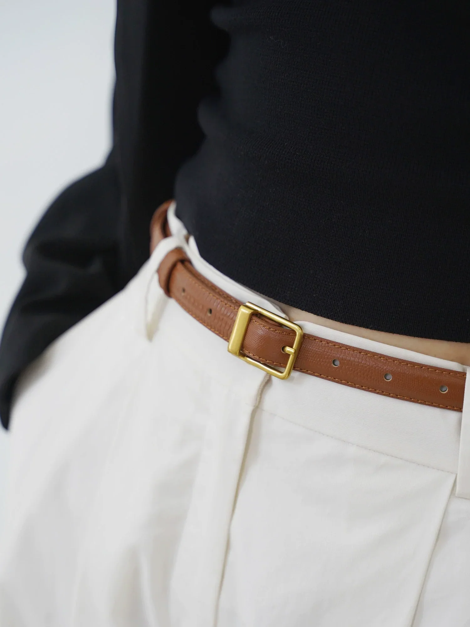 Lizard-Embossed Cowhide Pin-Buckle Belt - Image 3