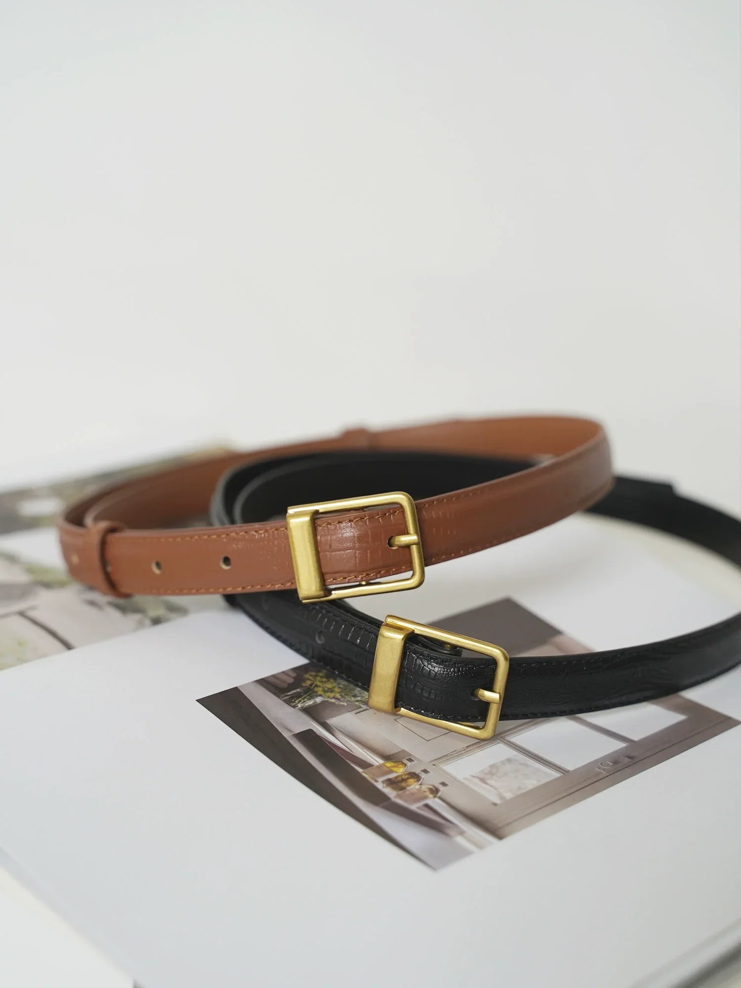 Lizard-Embossed Cowhide Pin-Buckle Belt - Image 5