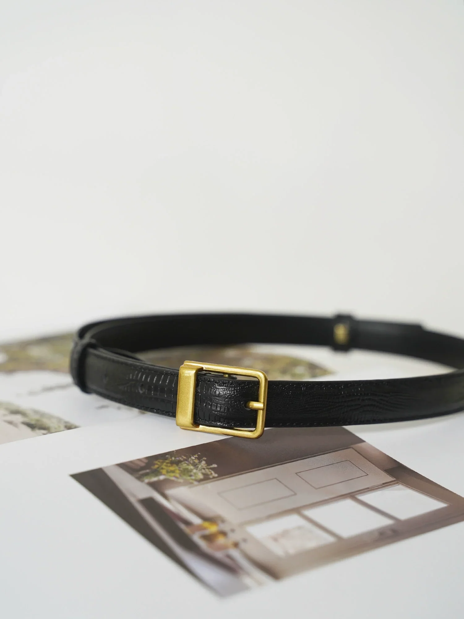 Lizard-Embossed Cowhide Pin-Buckle Belt - Image 6