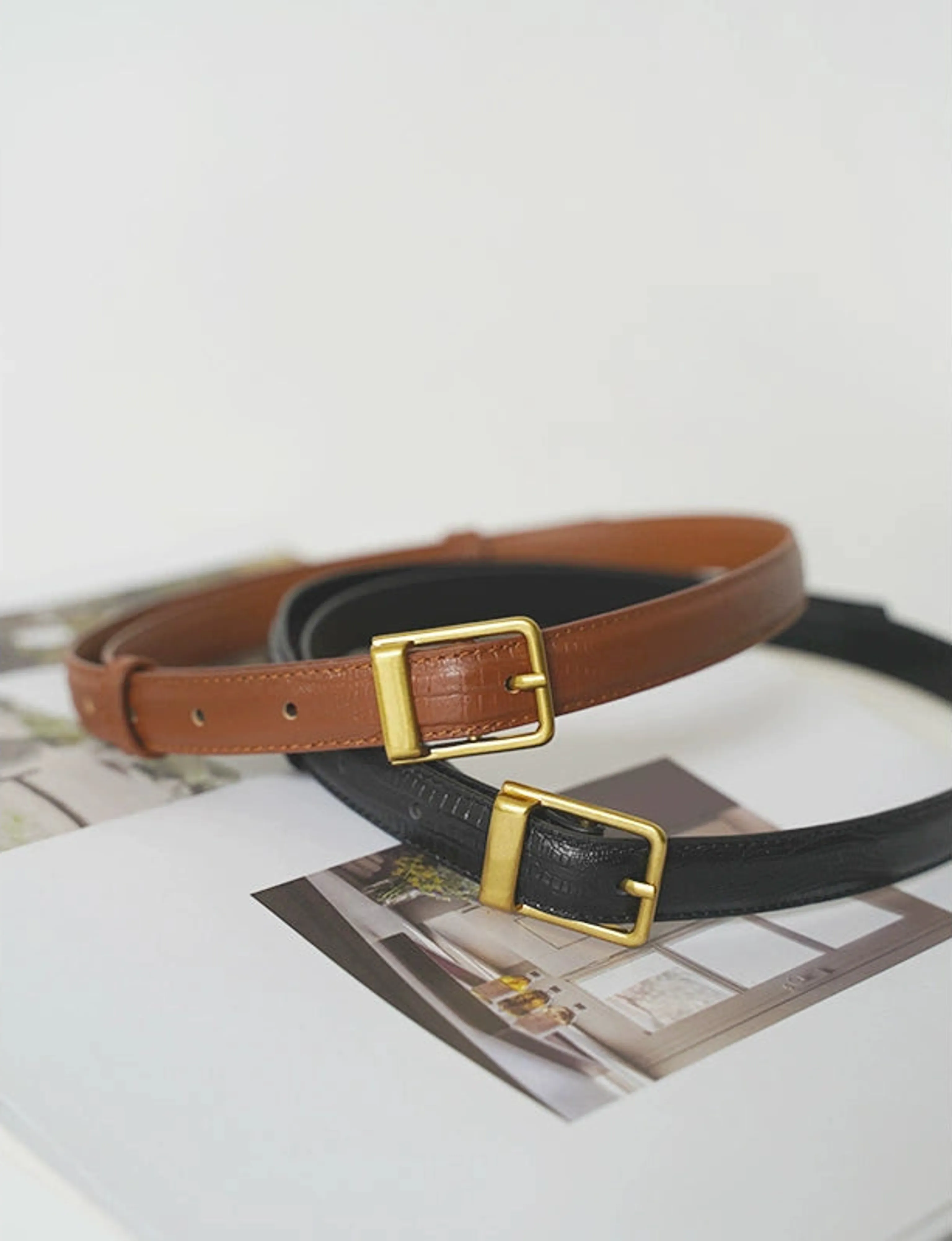 Lizard-Embossed Cowhide Pin-Buckle Belt - Image 7
