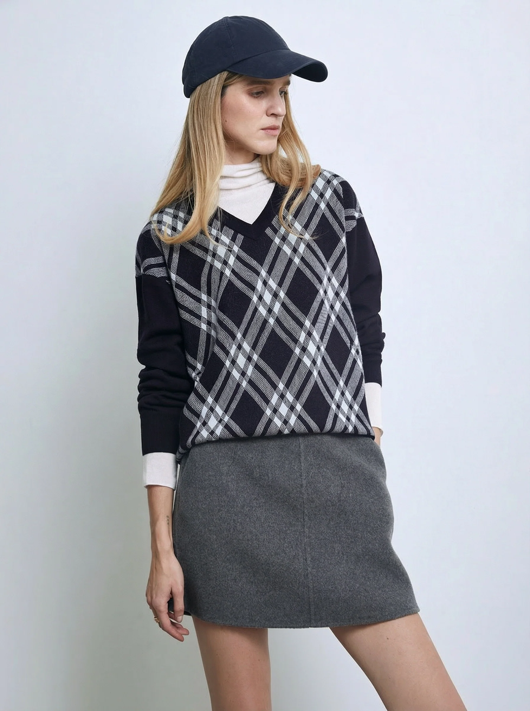 LOUISE Argyle V-Neck Sweater - Image 4