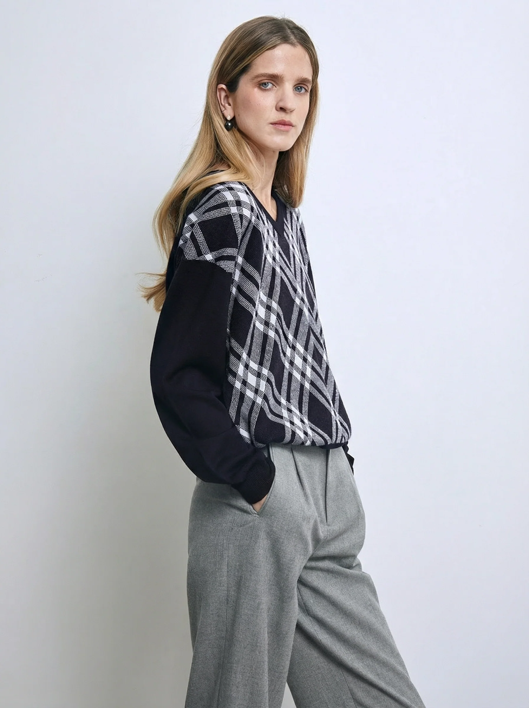 LOUISE Argyle V-Neck Sweater - Image 5