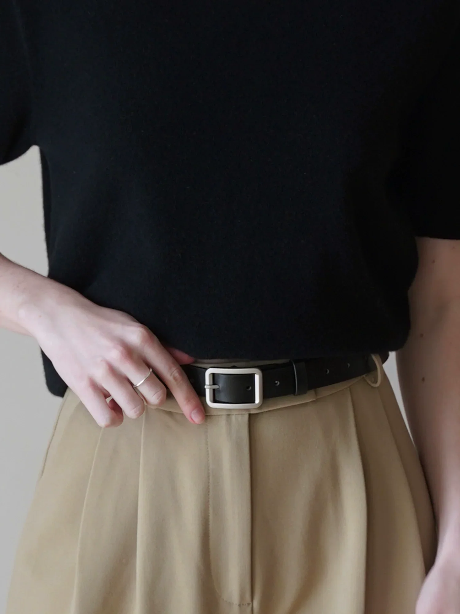 Matte Silver Buckle Cowhide Belt - Image 3
