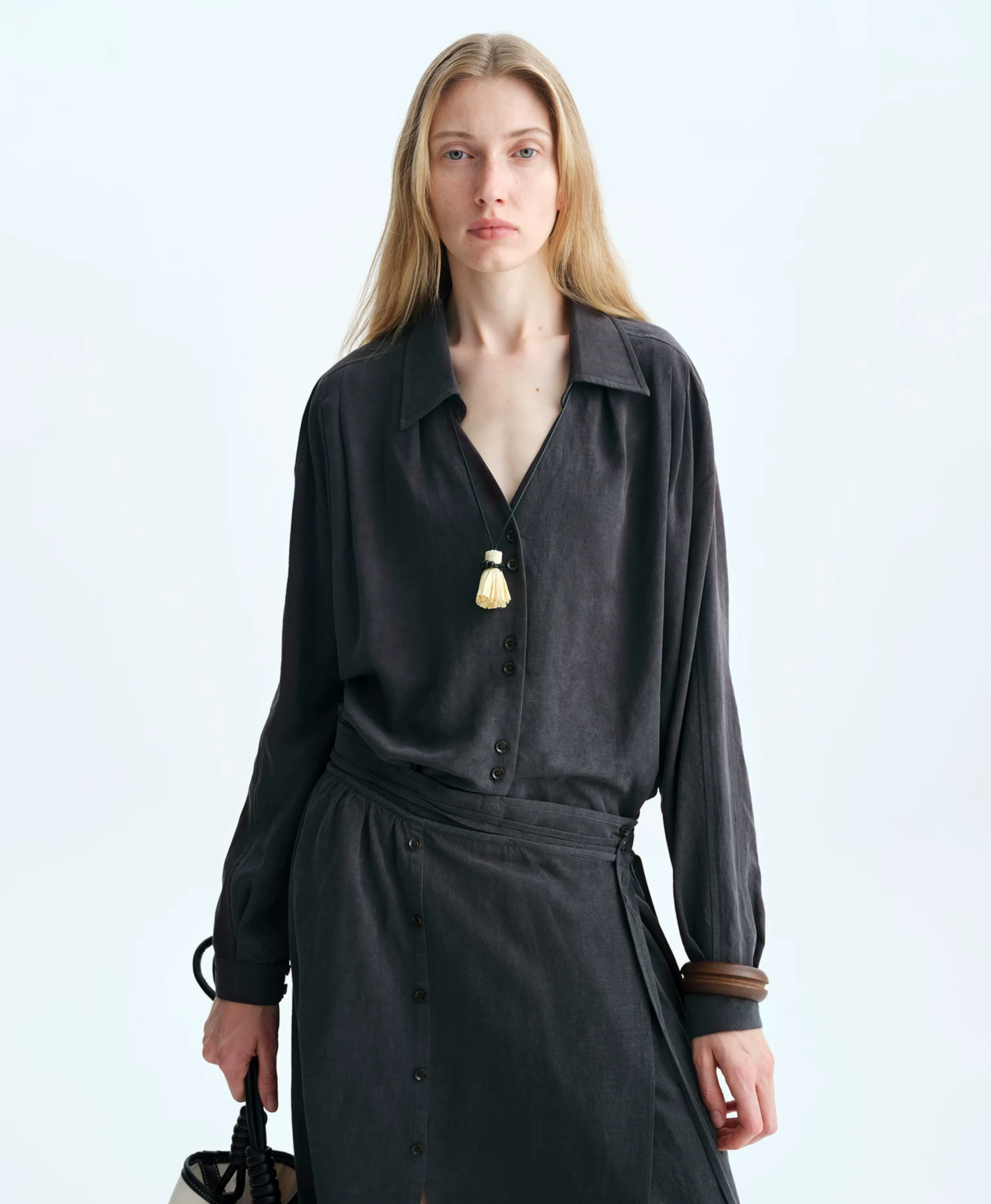 Matte Washed Tencel Linen V-Neck Shirt - Image 3