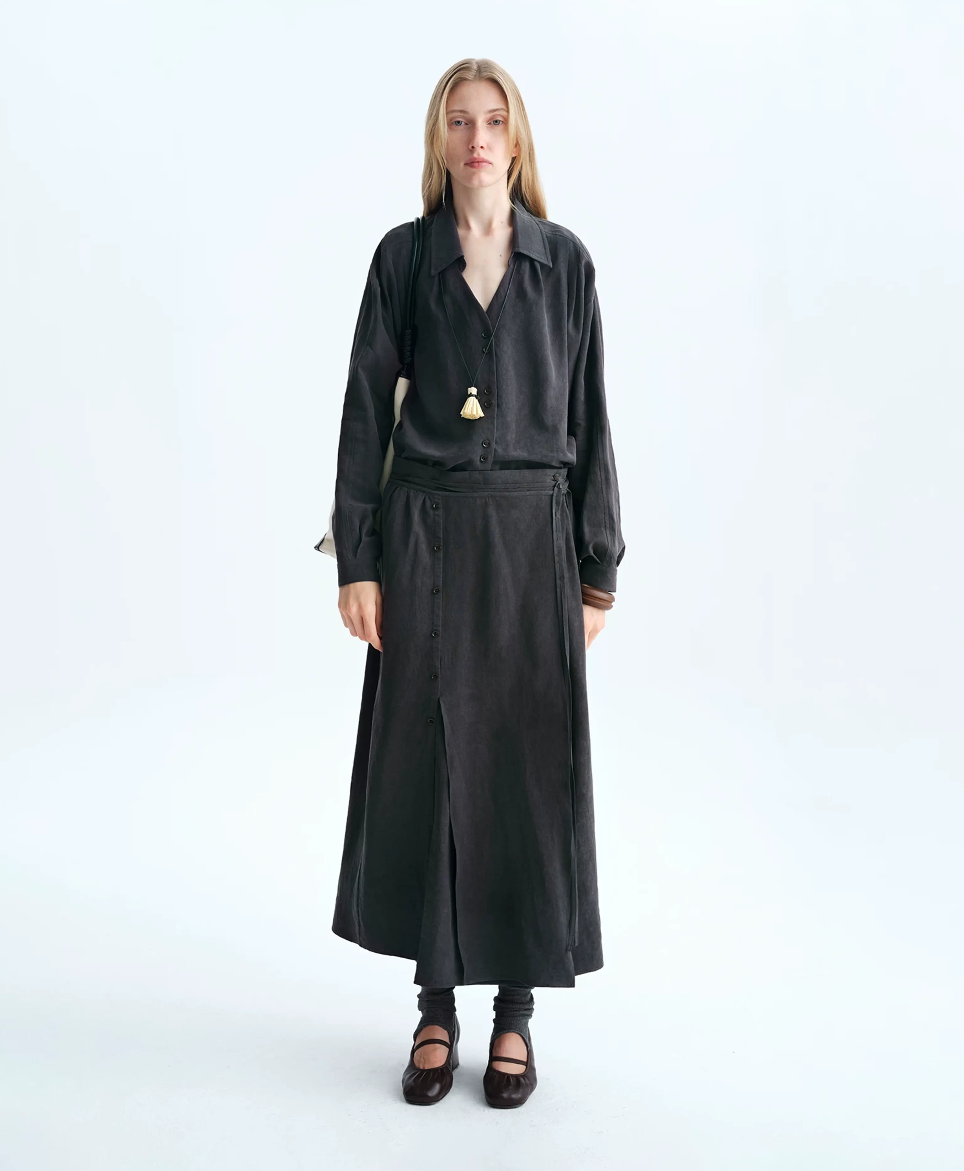 Matte Washed Tencel Linen V-Neck Shirt - Image 4