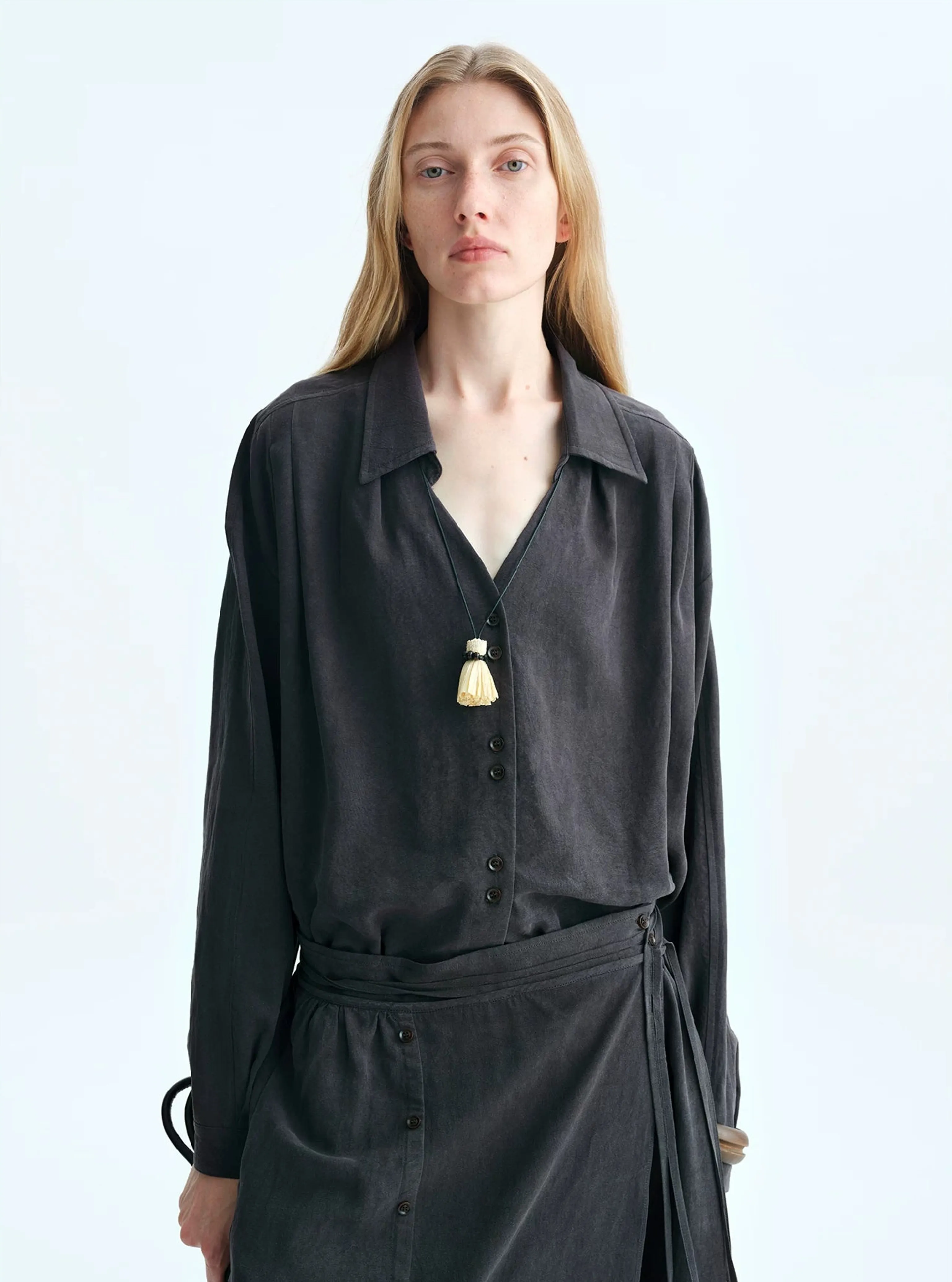 Matte Washed Tencel Linen V-Neck Shirt - Image 7