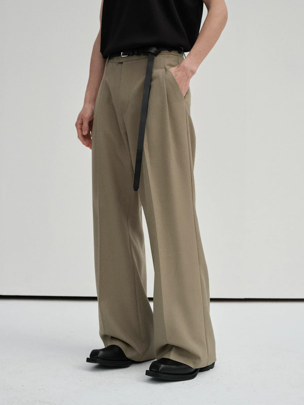 Merino Pleated Flare Trousers - Image 4