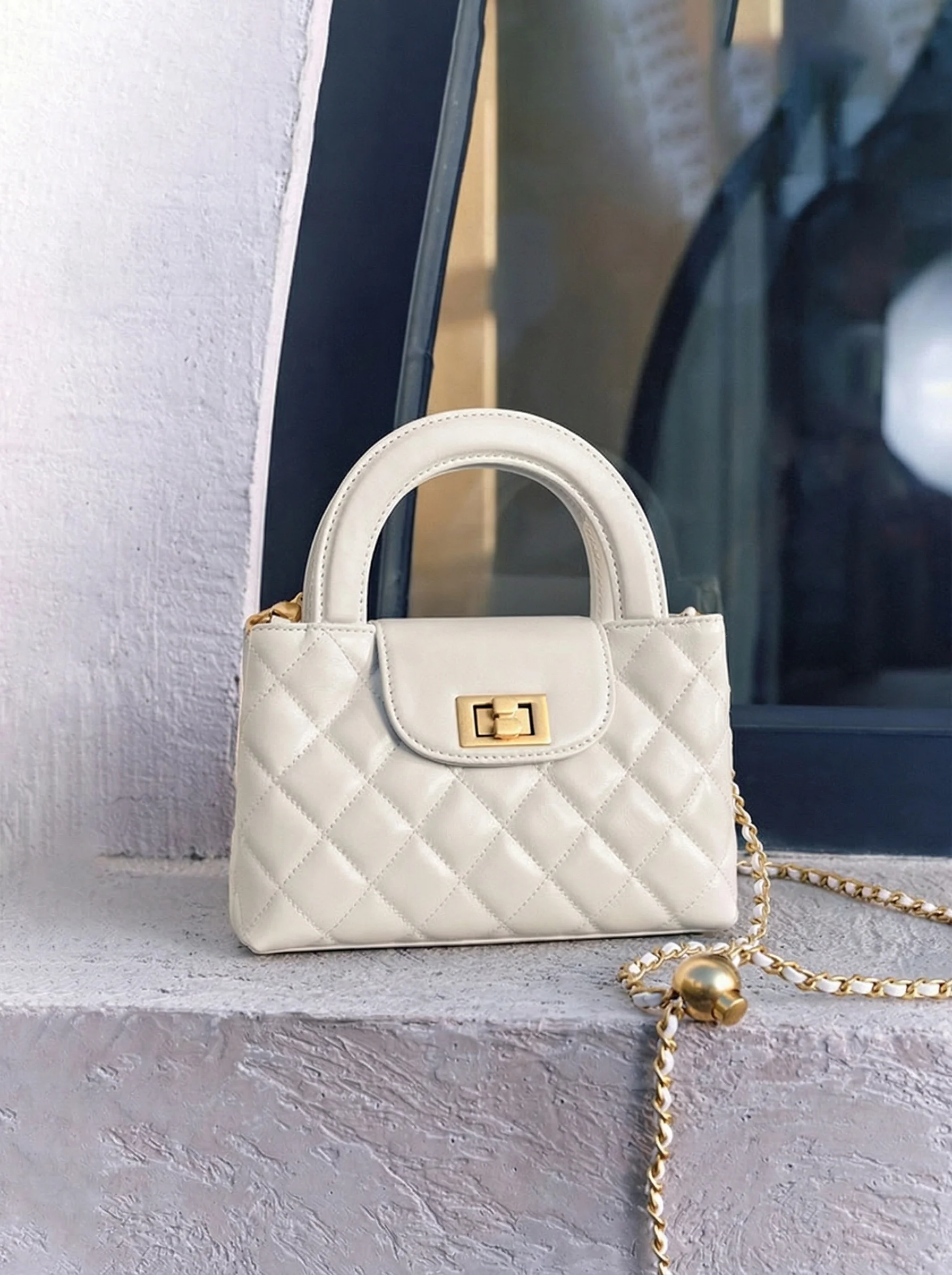 Mini Diamond Quilted Chain Bag - Image 2