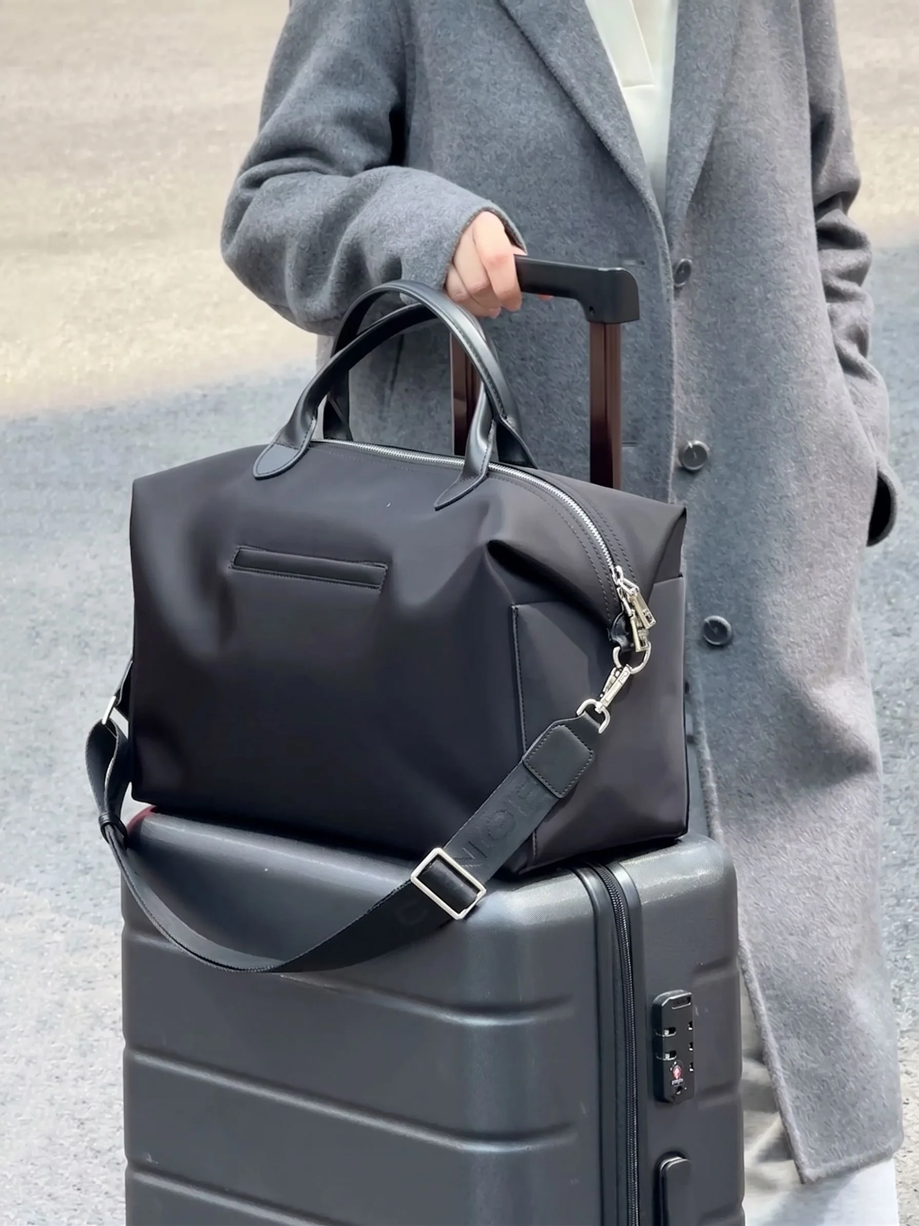 Minimal Travel Duffel - Image 10