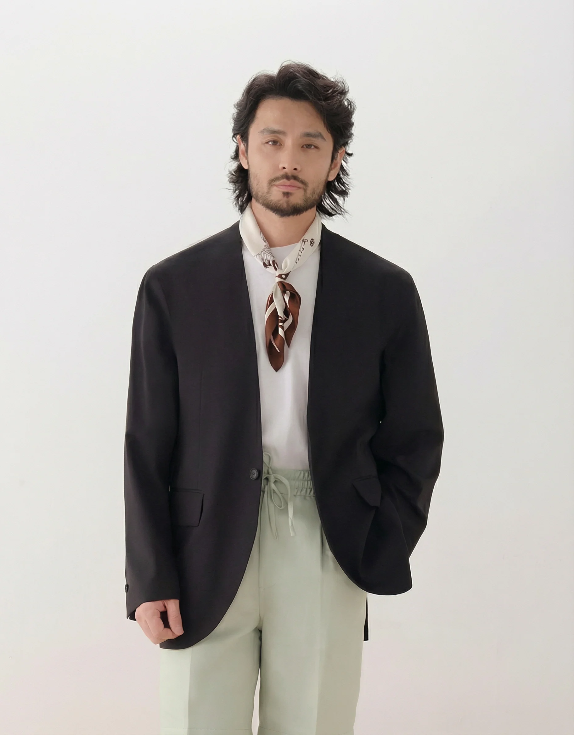 Minimalist Collarless Suit - Image 4