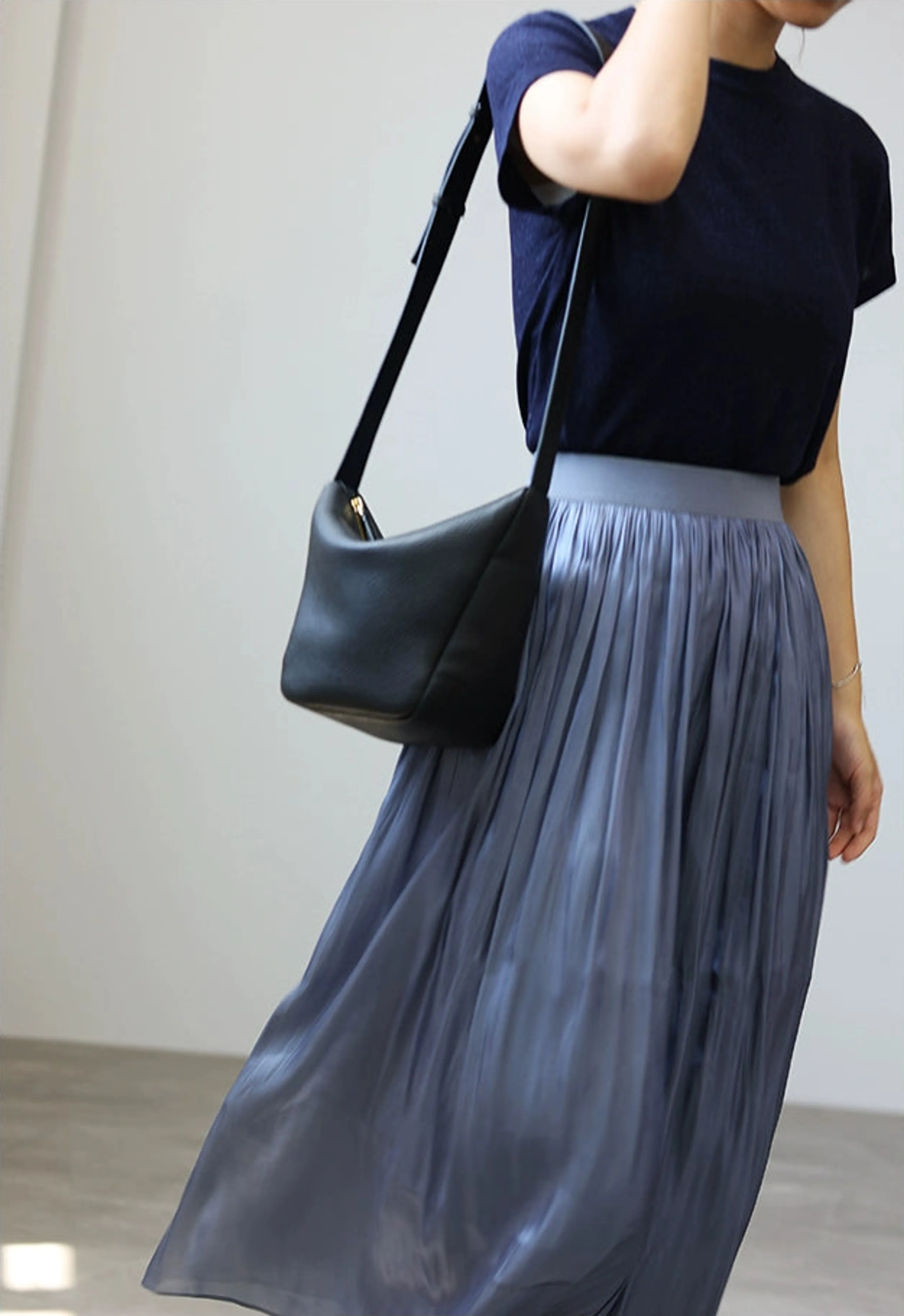 Minimalist Pebbled Leather Bucket Bag - Image 6