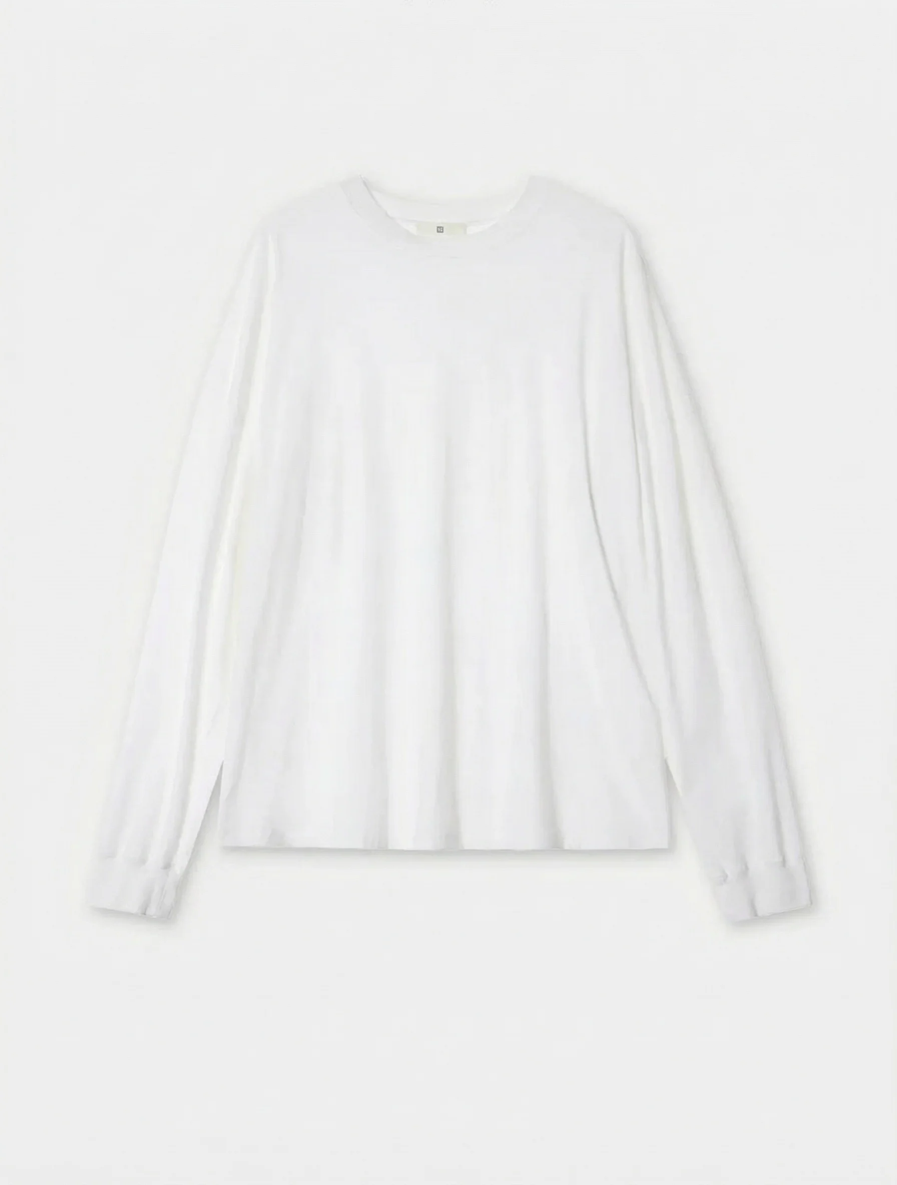 Minimalist Three-Piece Set - Image 9