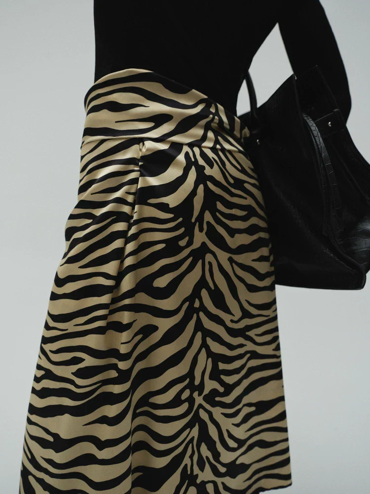 Mulberry Silk Animal-Print Wrap Skirt - Image 3