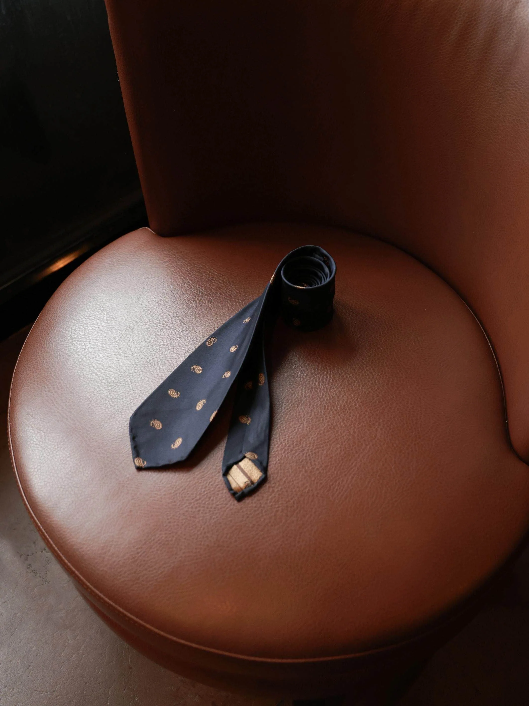 Mulberry Silk Navy Paisley Tie - Image 2