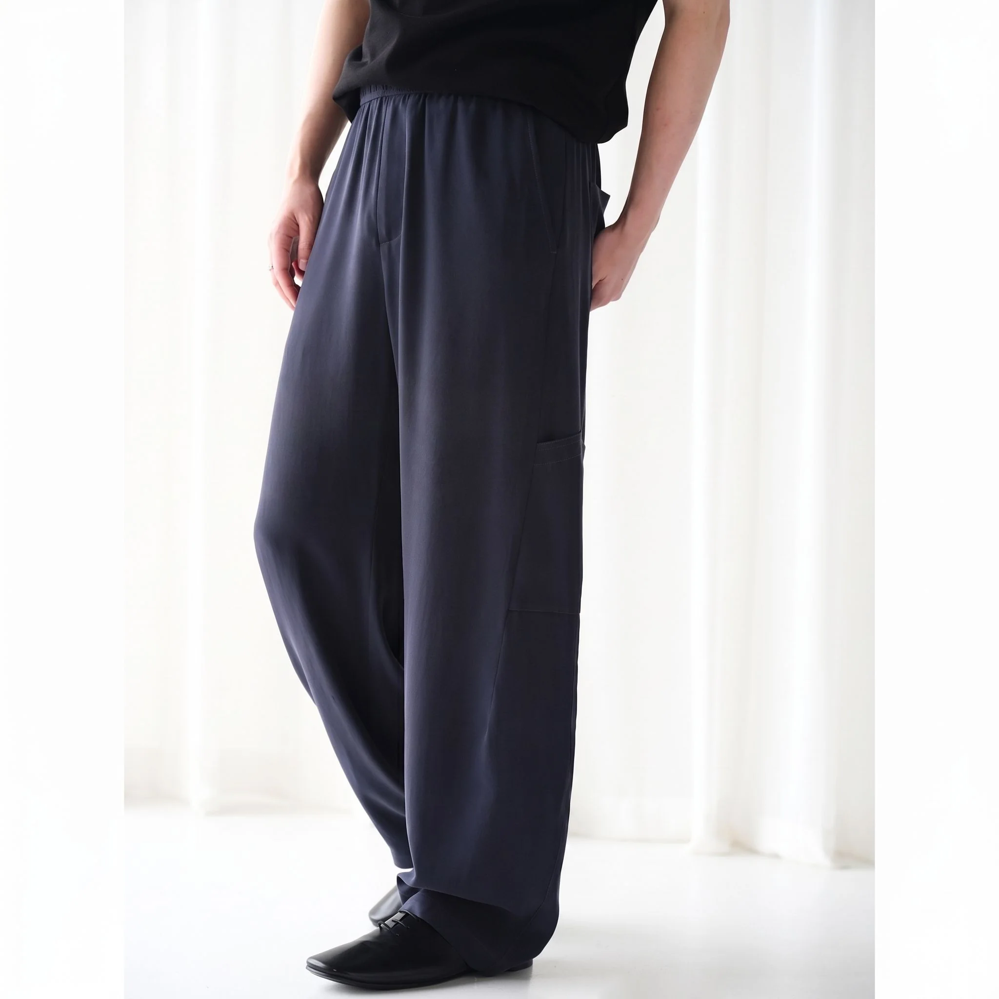 Mulberry Silk Wide-Leg Cargo Pants - Image 6