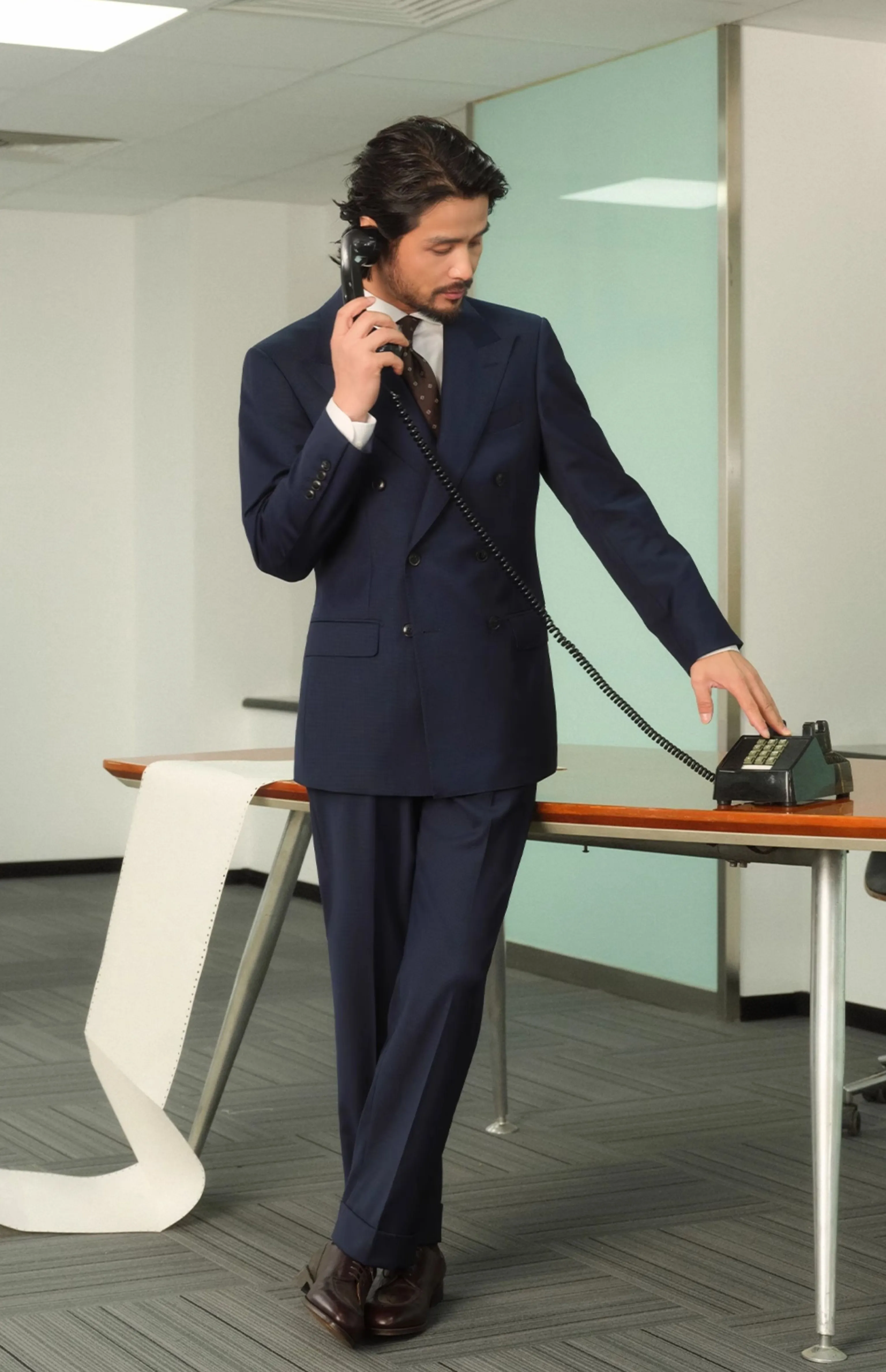 Navy Wool Double-Breasted Suit - Image 5