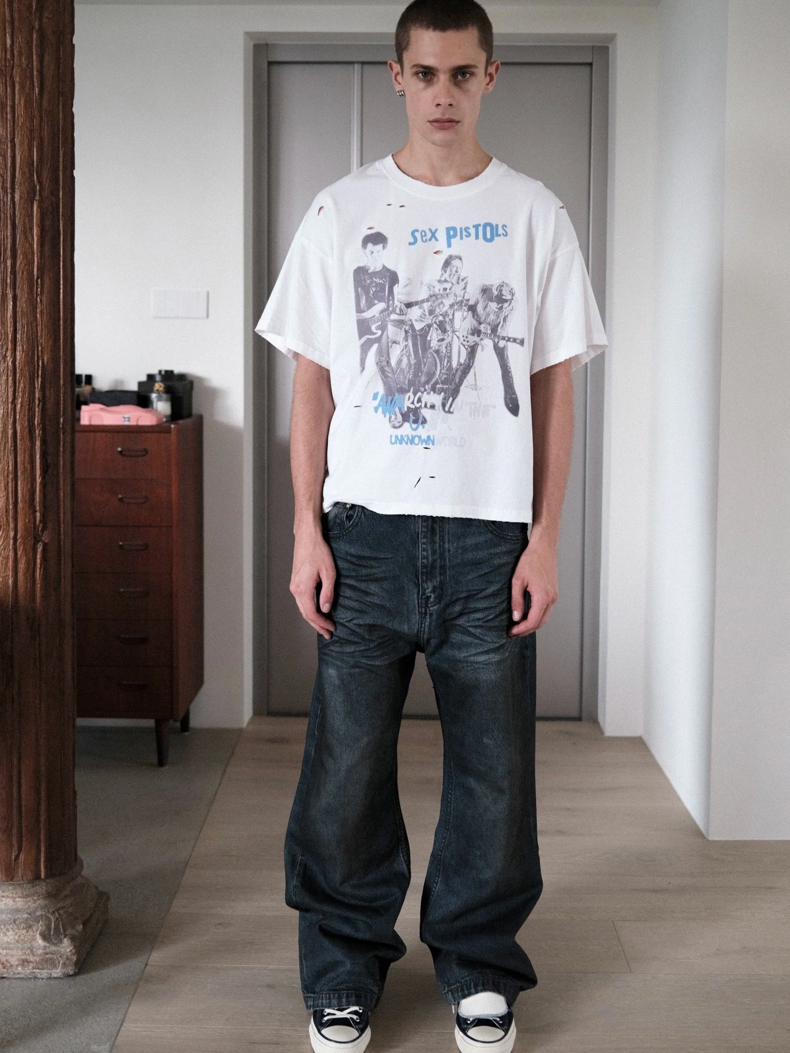 Oil-Stained Distressed Straight Jeans