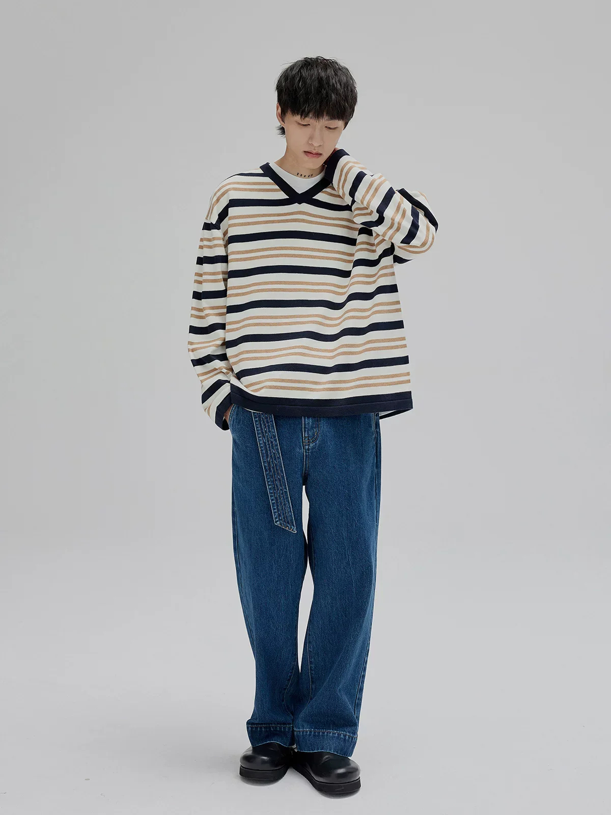 Oversized Narrow V-Neck Striped Sweater - Image 5