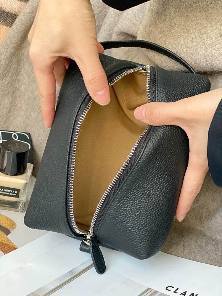 Pebbled Leather Travel Pouch - Image 4