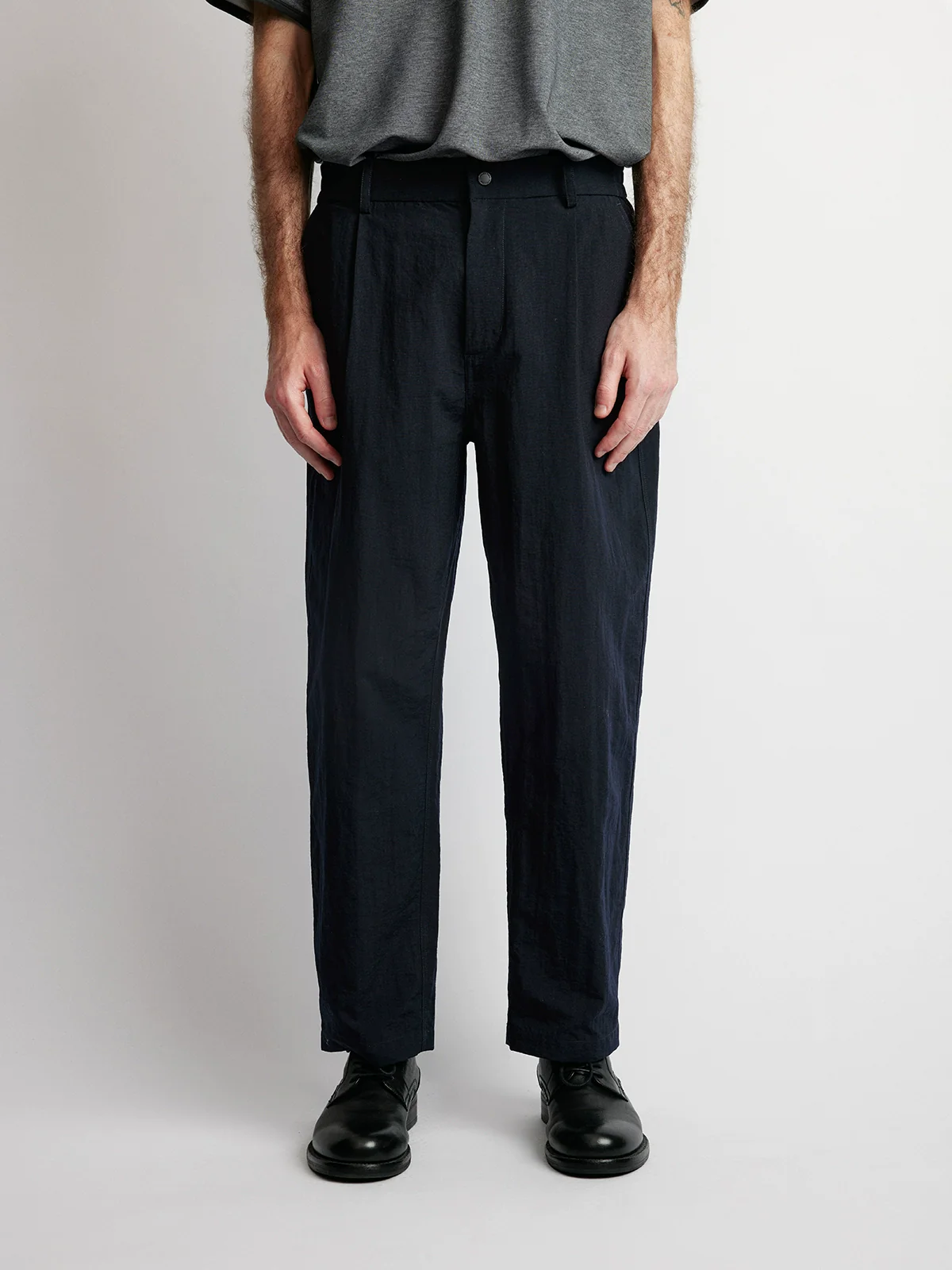 Pleated Water-Repellent Nylon Cropped Trousers - Image 3