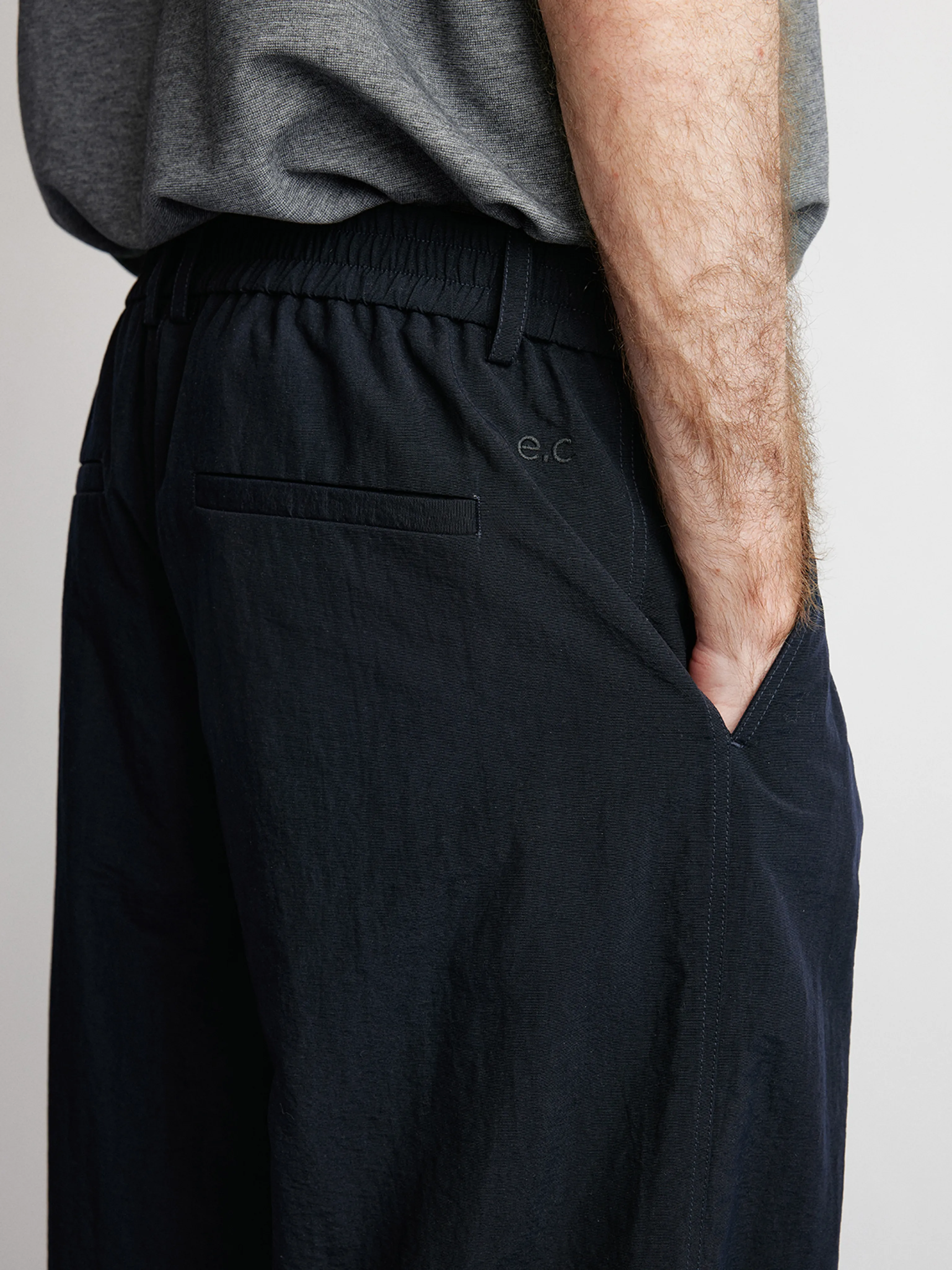 Pleated Water-Repellent Nylon Cropped Trousers - Image 6