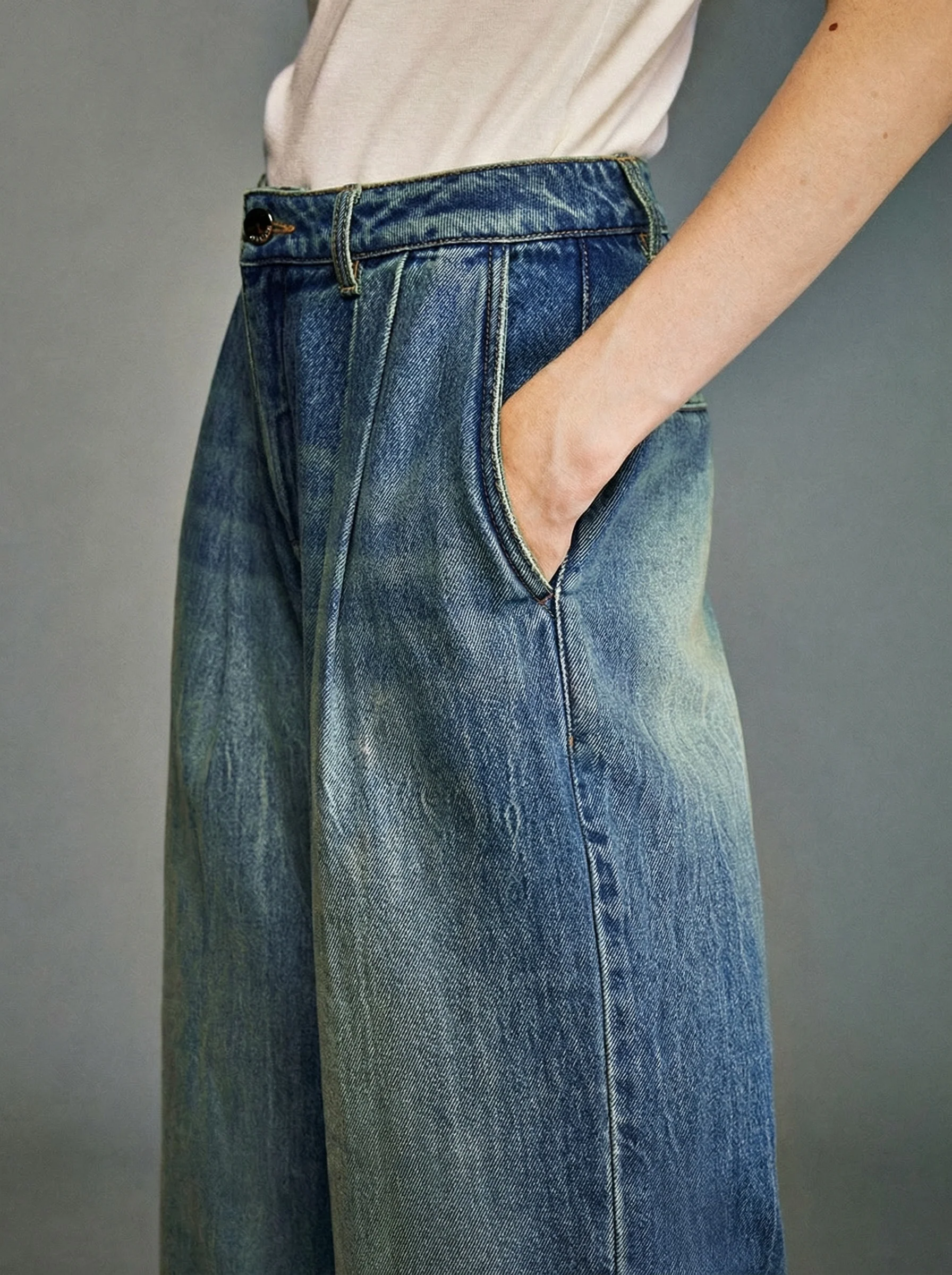 Pleated Wide-Leg Jeans - Image 5