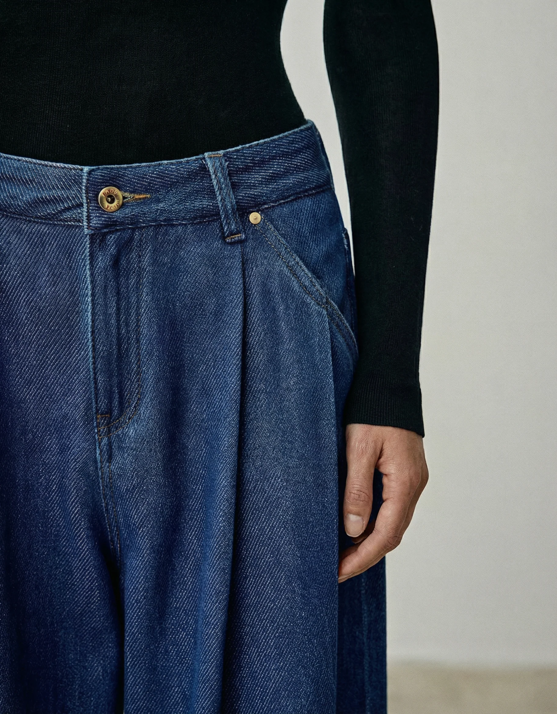 Pleated Wide-Leg Jeans - Image 6