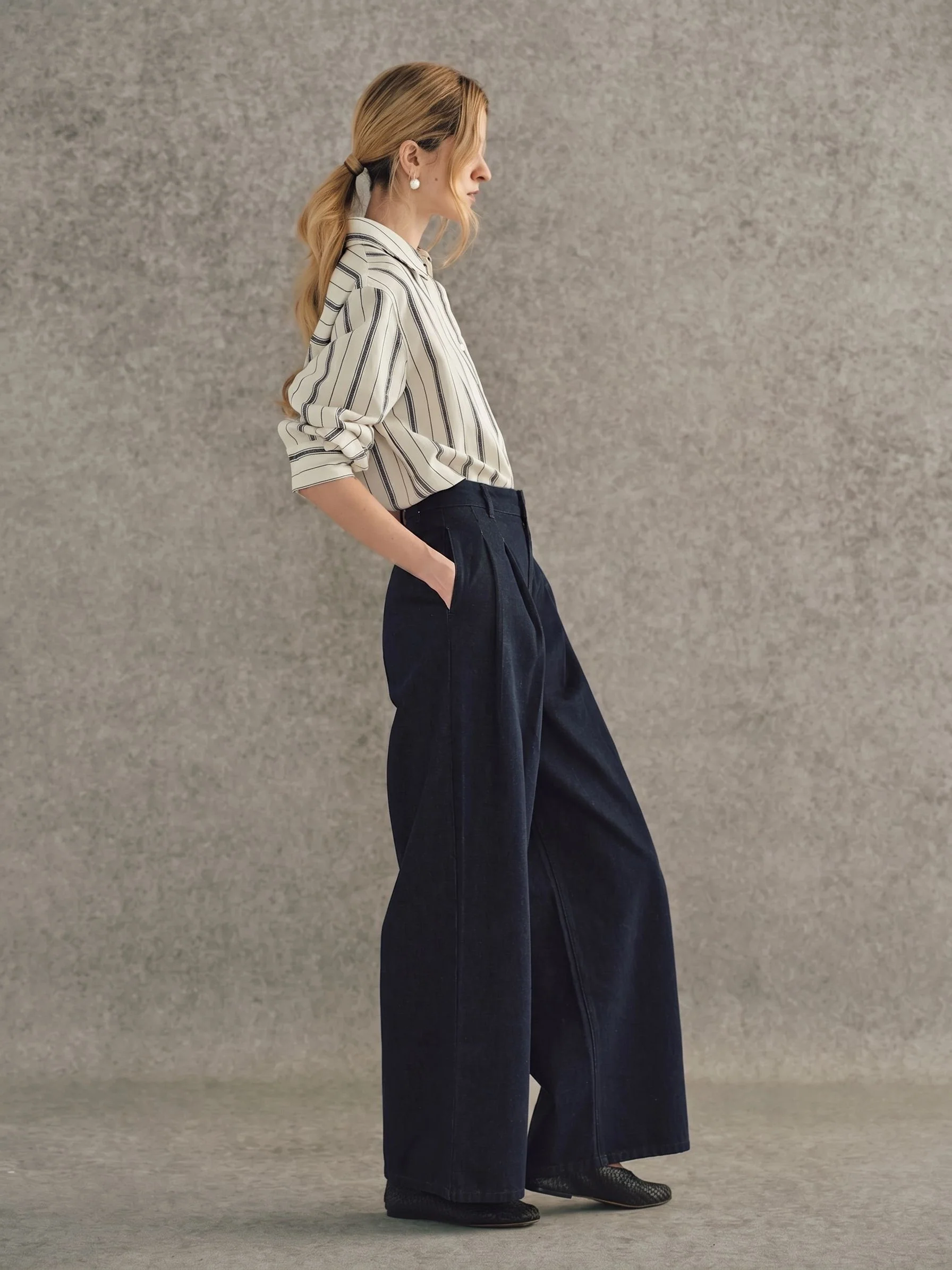 Pleated Wide-Leg Jeans - Image 5