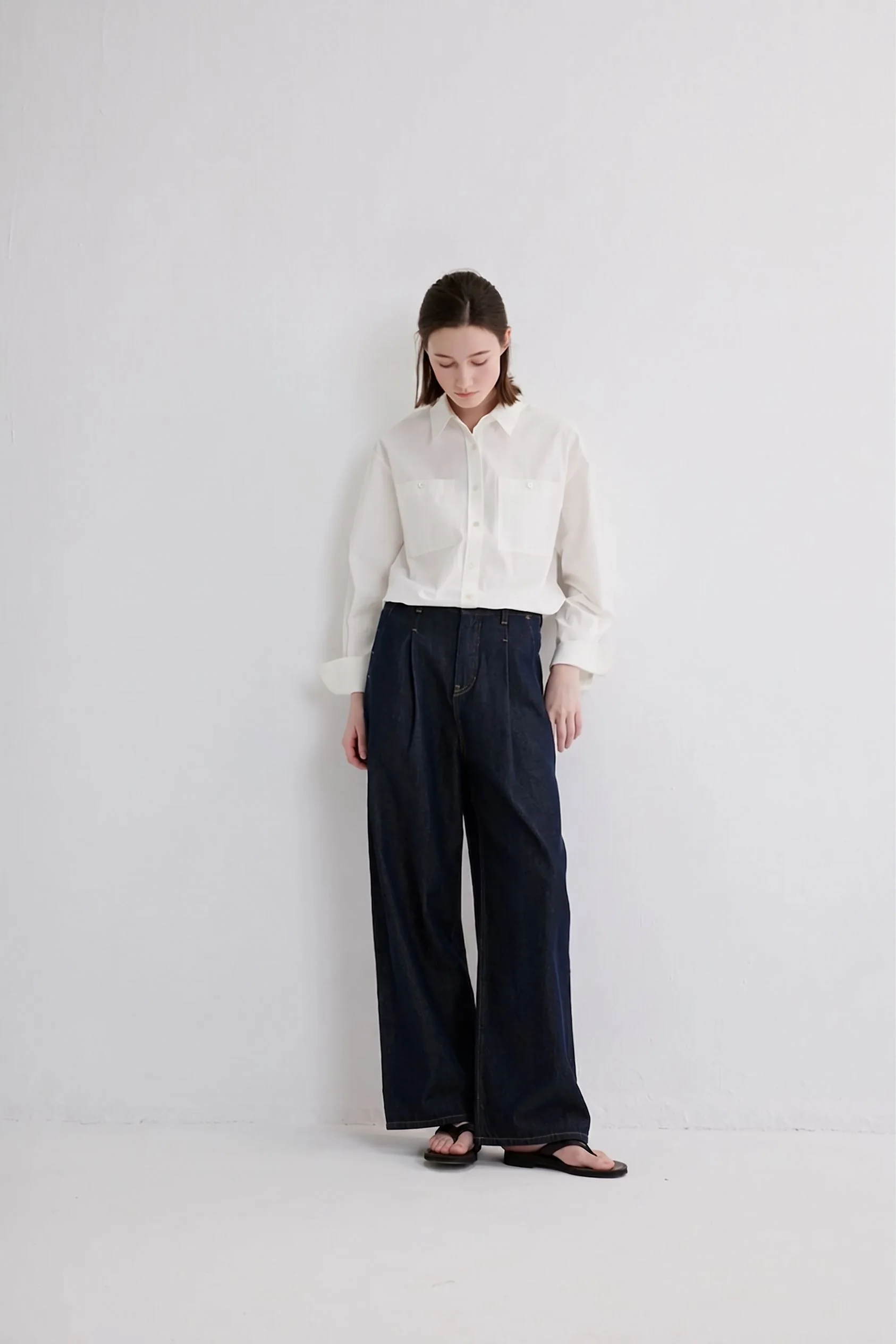 Pleated Wide-Leg Jeans - Image 5