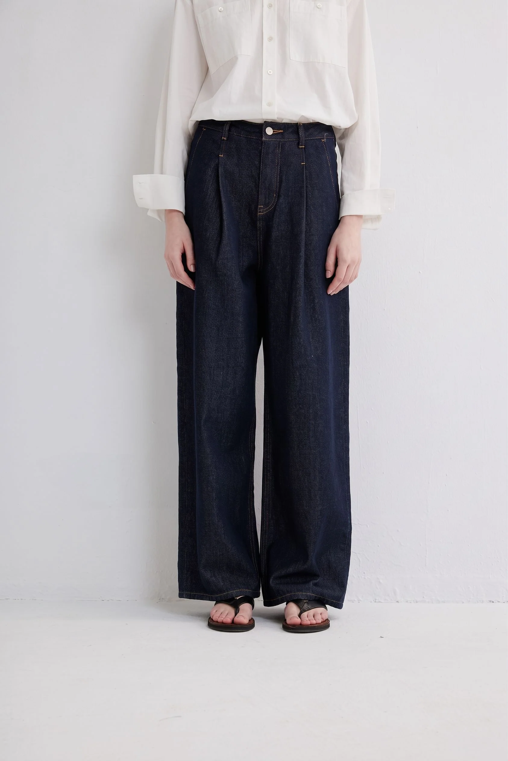 Pleated Wide-Leg Jeans - Image 6