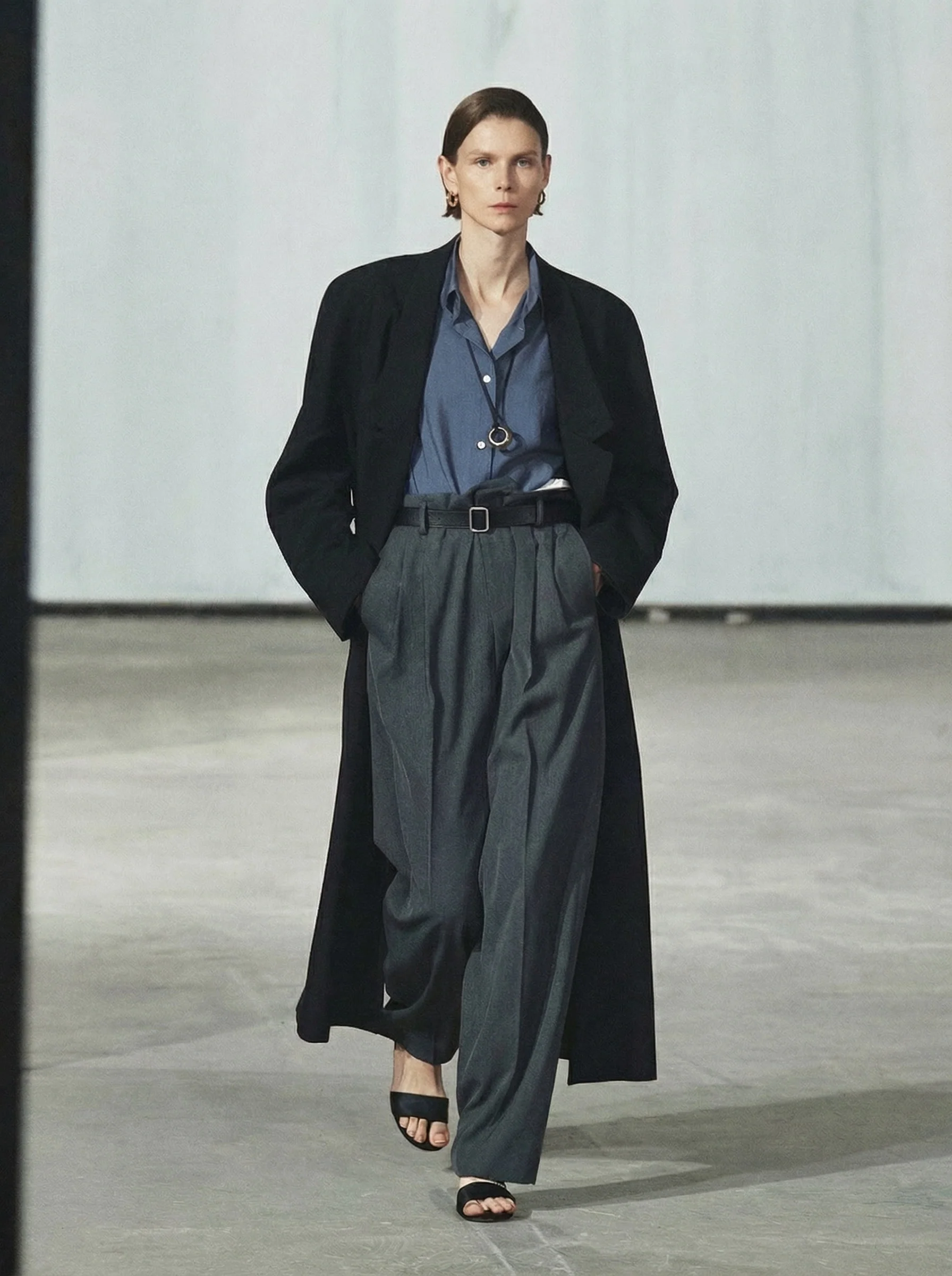 Pleated Wide-Leg Trousers - Image 3