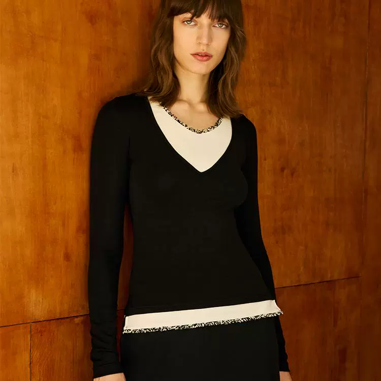 Polar Day Black V-neck Knit Top