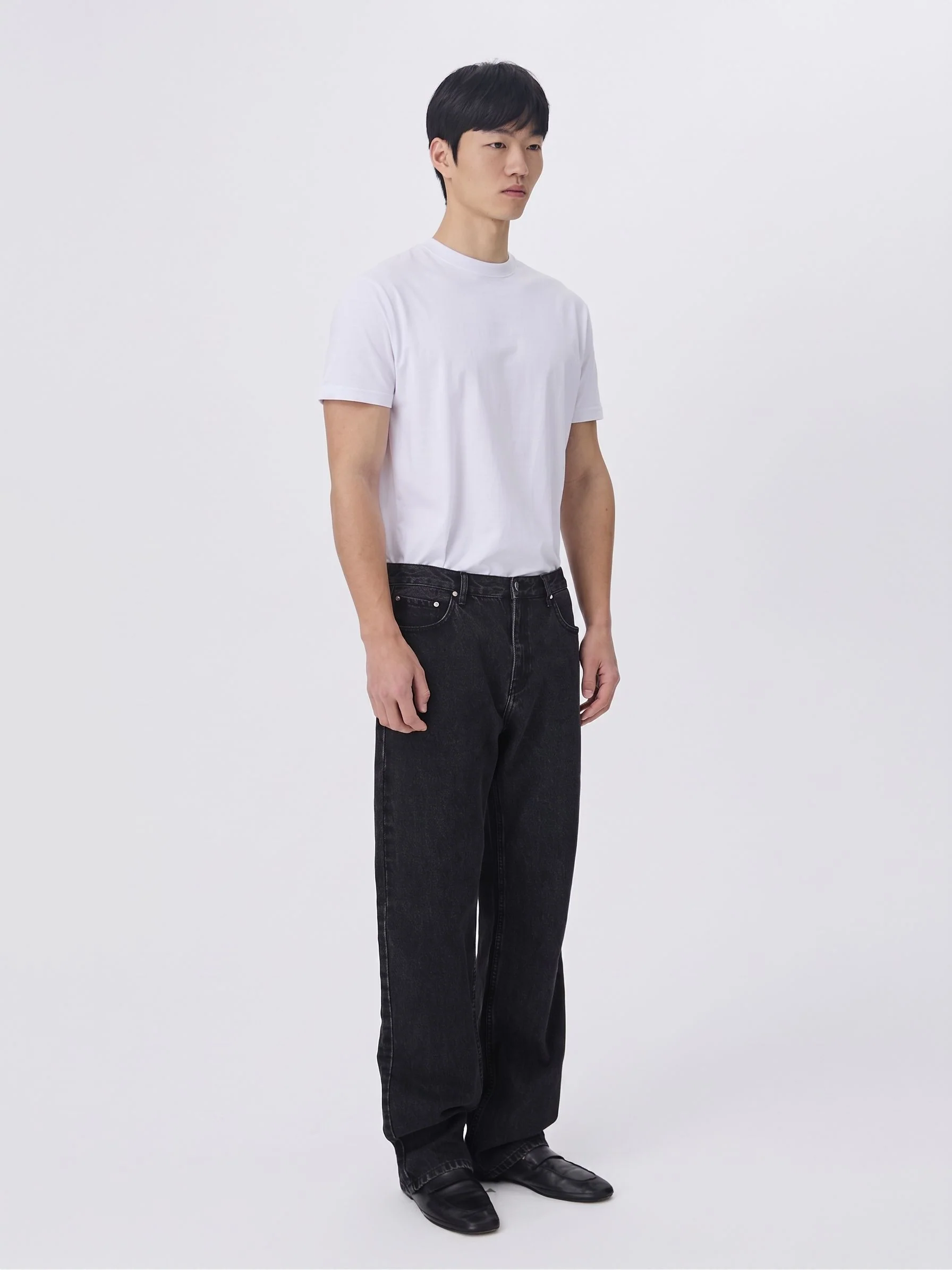 Relaxed Black Jeans - Image 4