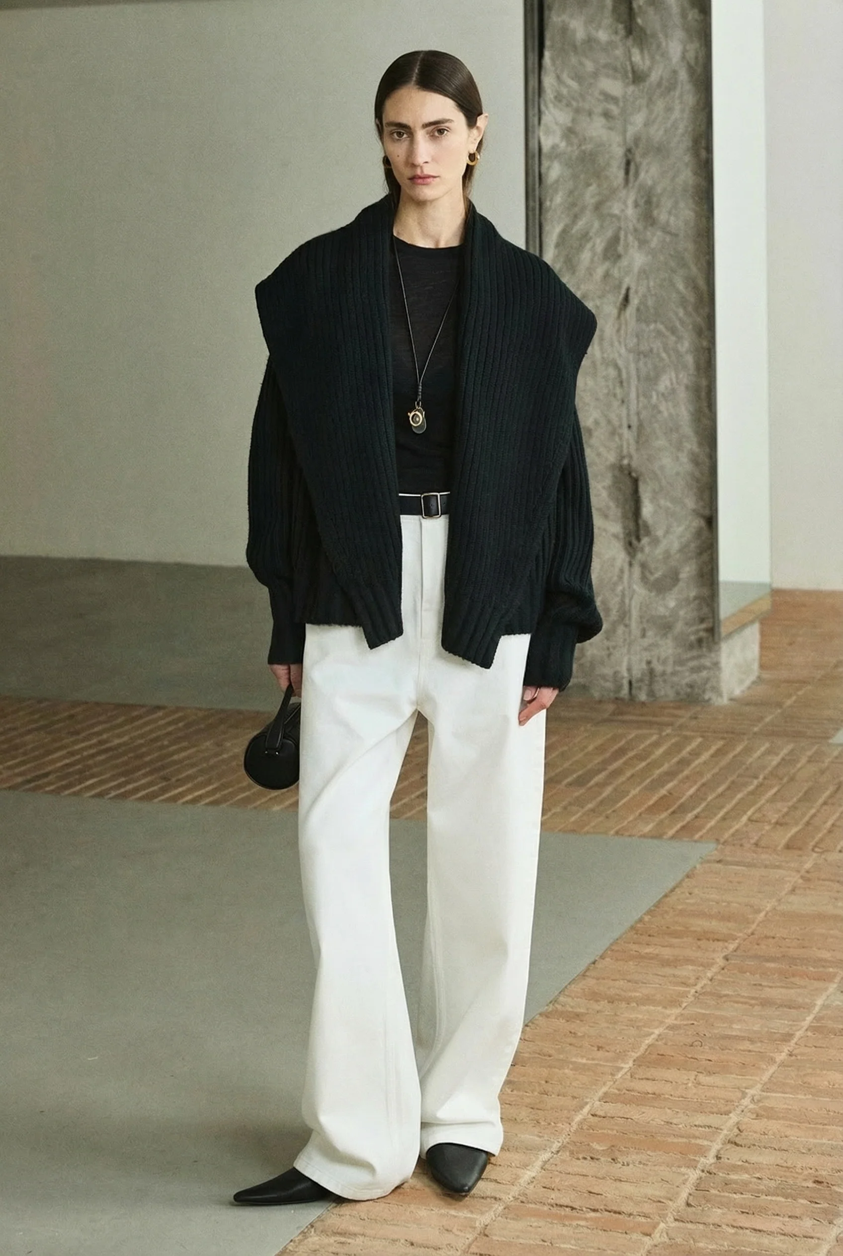 Relaxed Straight-Leg Jeans - Image 2