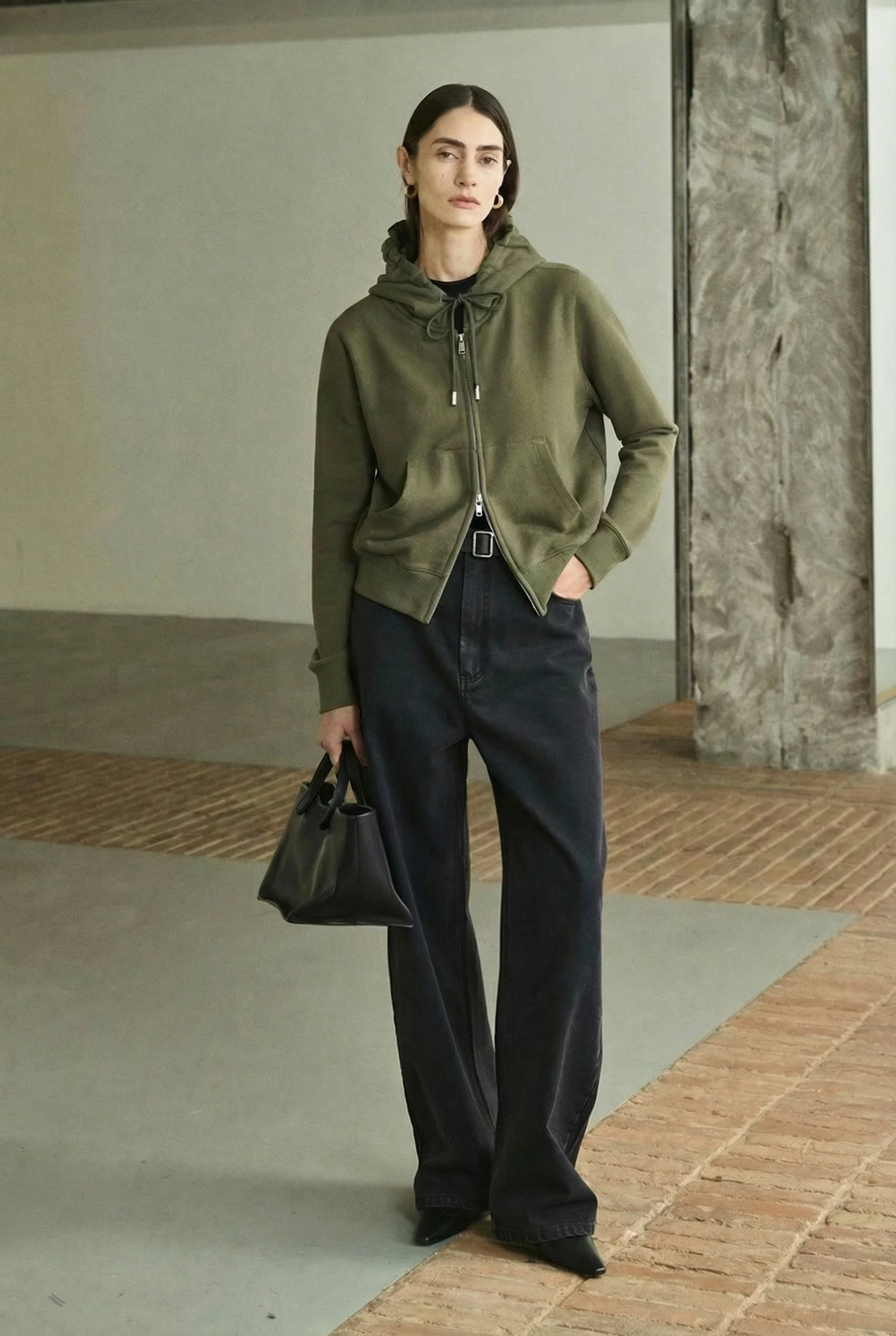 Relaxed Straight-Leg Jeans - Image 5