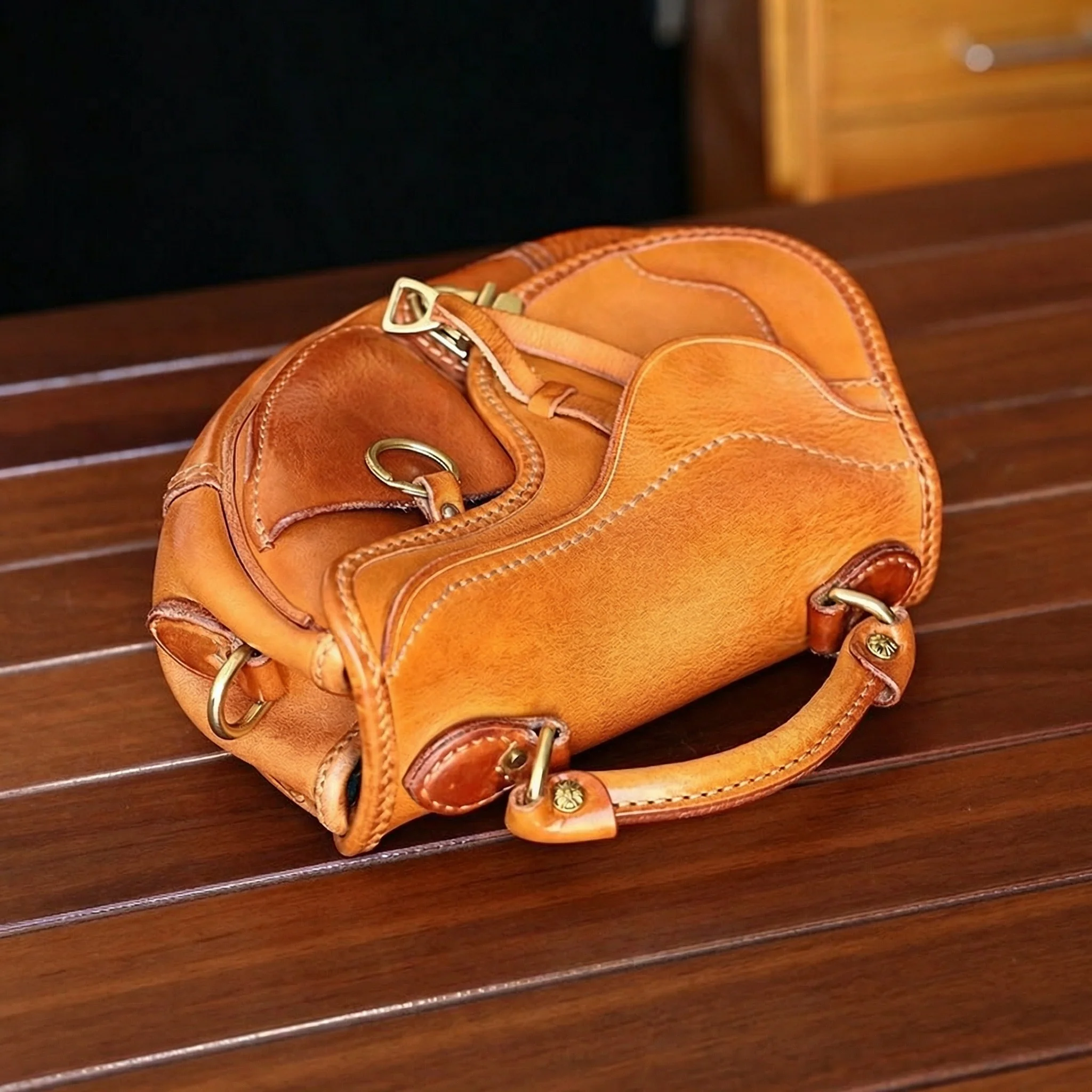 Retro Saddle Bag - Image 2