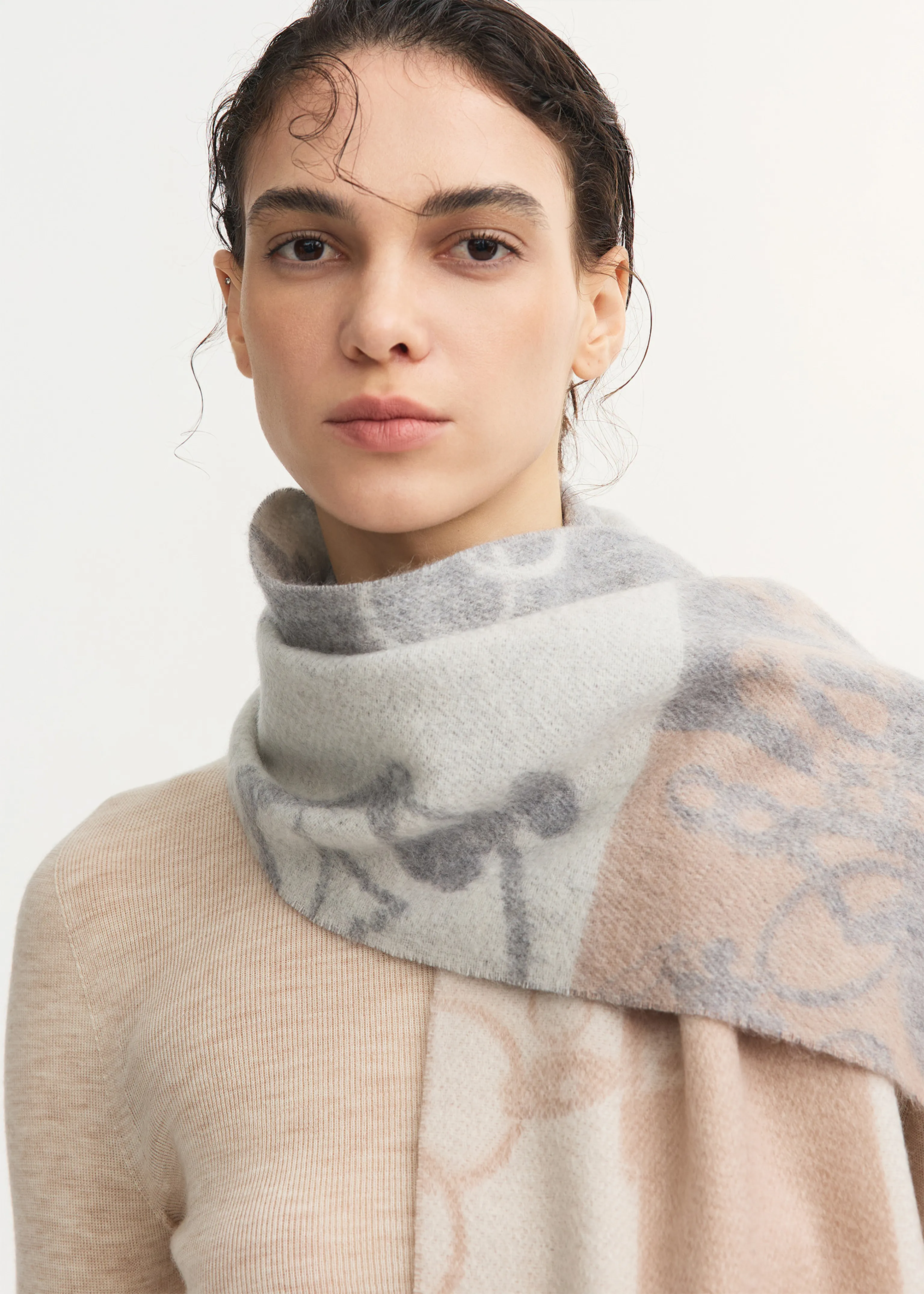 Reversible Jacquard Cashmere Scarf - Image 2