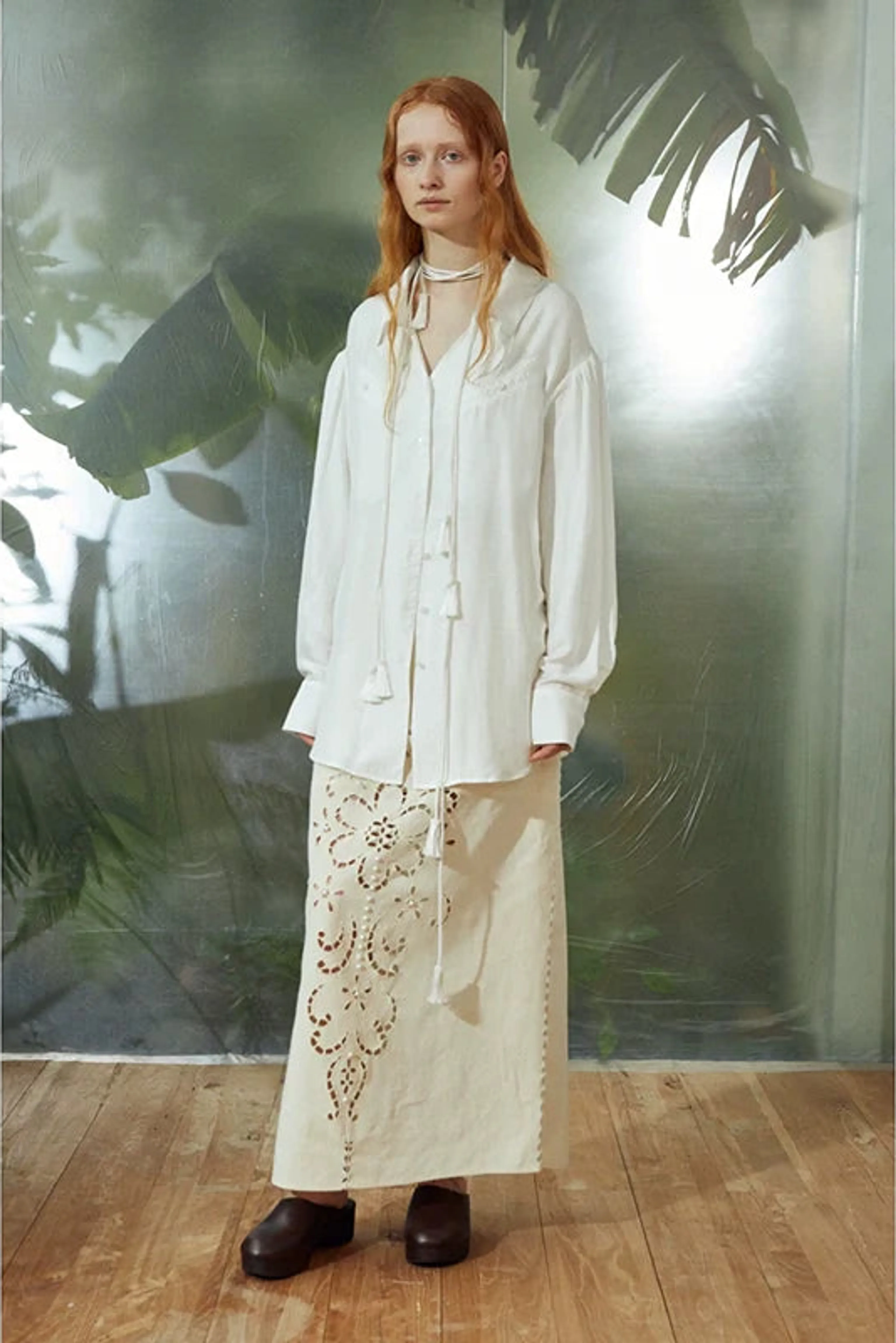 Rimless Minimalist V-Neck Blouse - Image 8