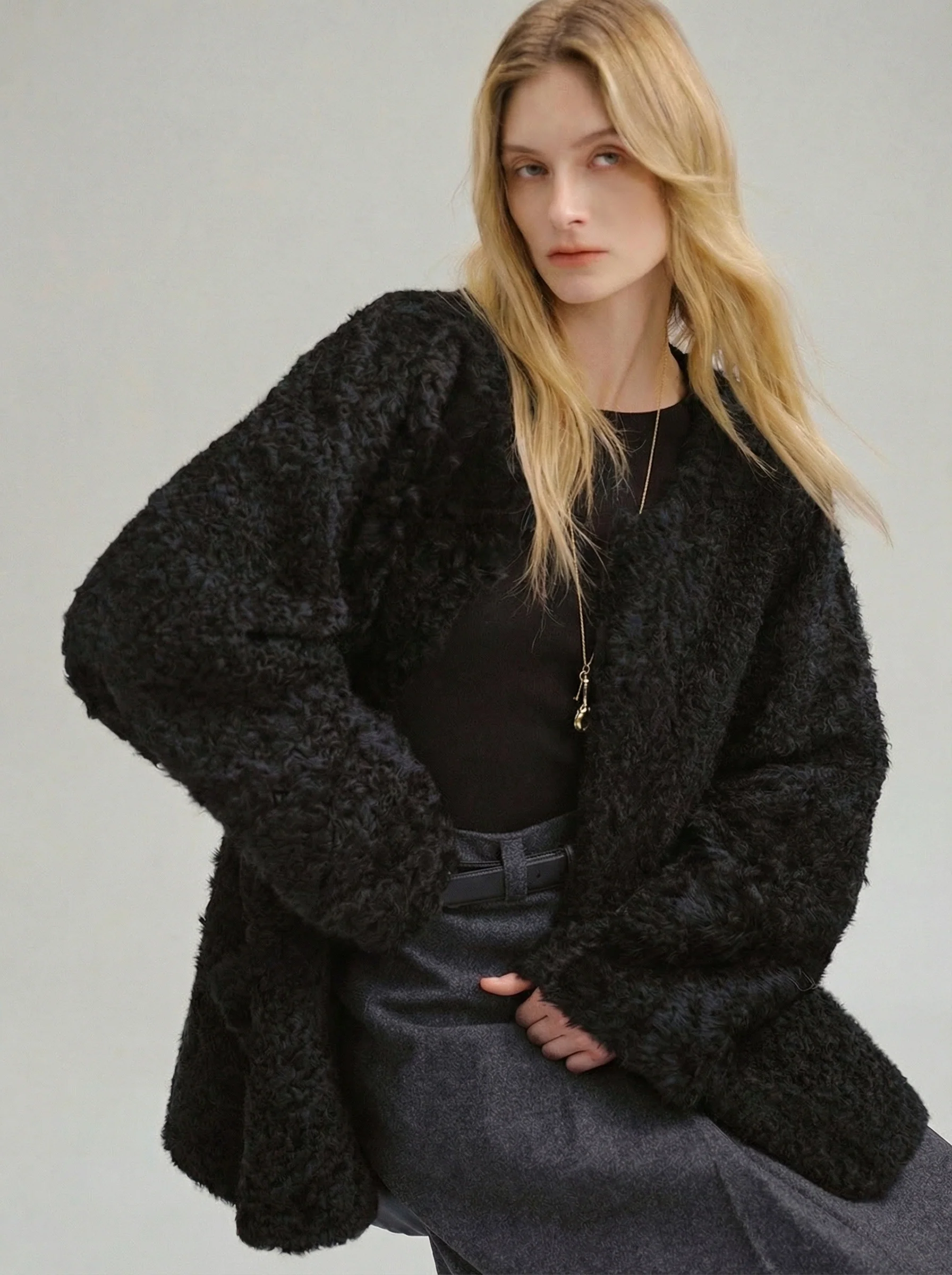 Round-Neck Mid-Length Shearling Coat - Image 3