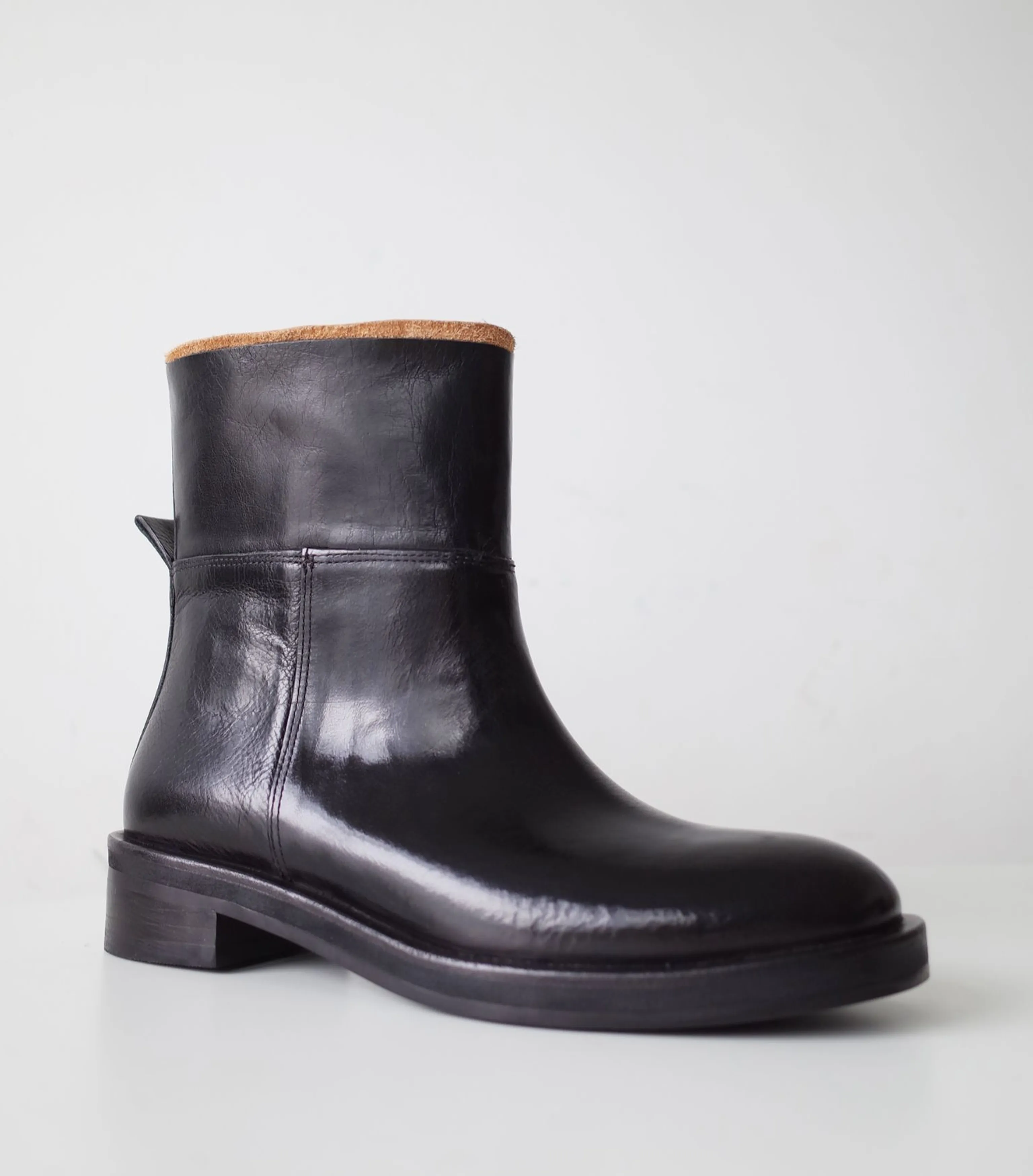 Round-Toe Slip-On Leather Boots