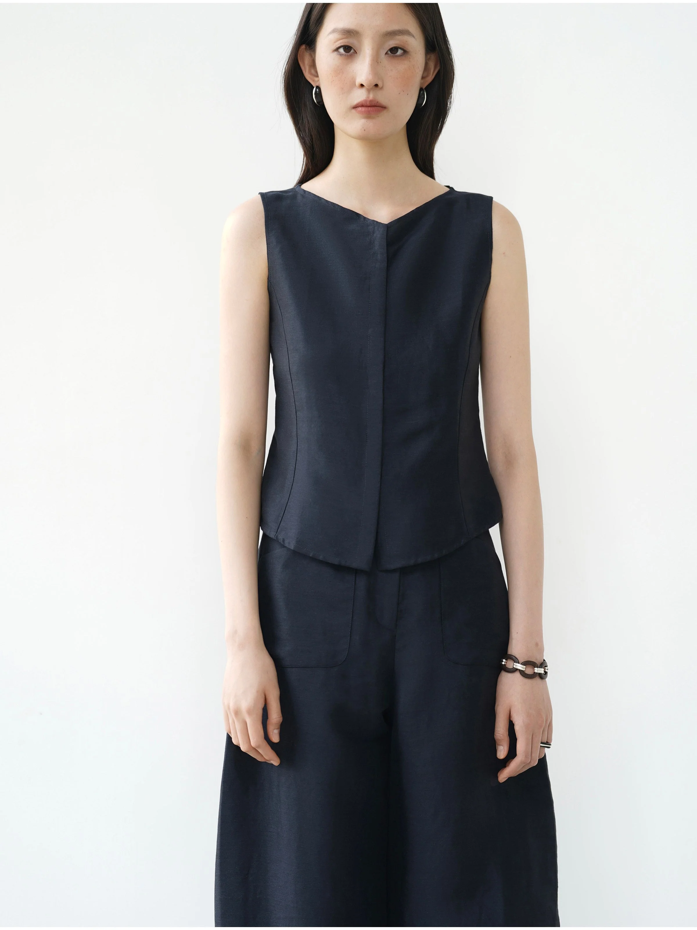 Seamed Sleeveless Vest - Image 9