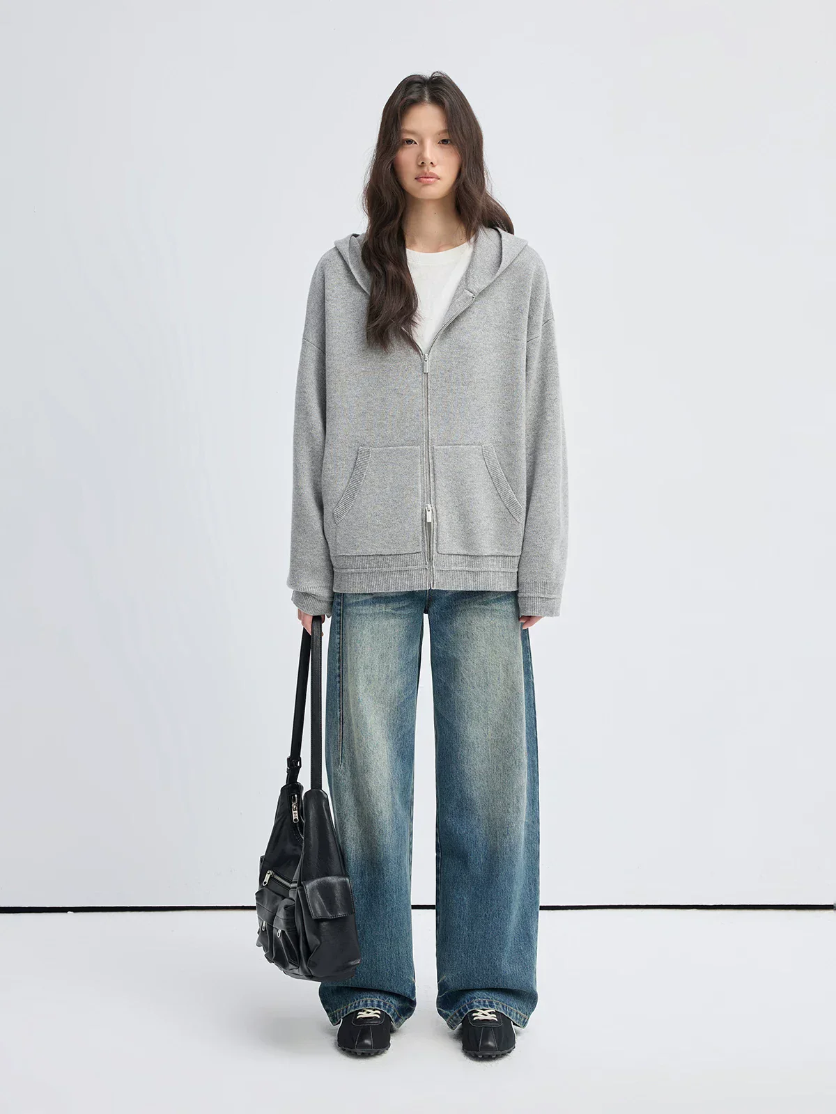 Seamed Wide-Leg Jeans - Image 4