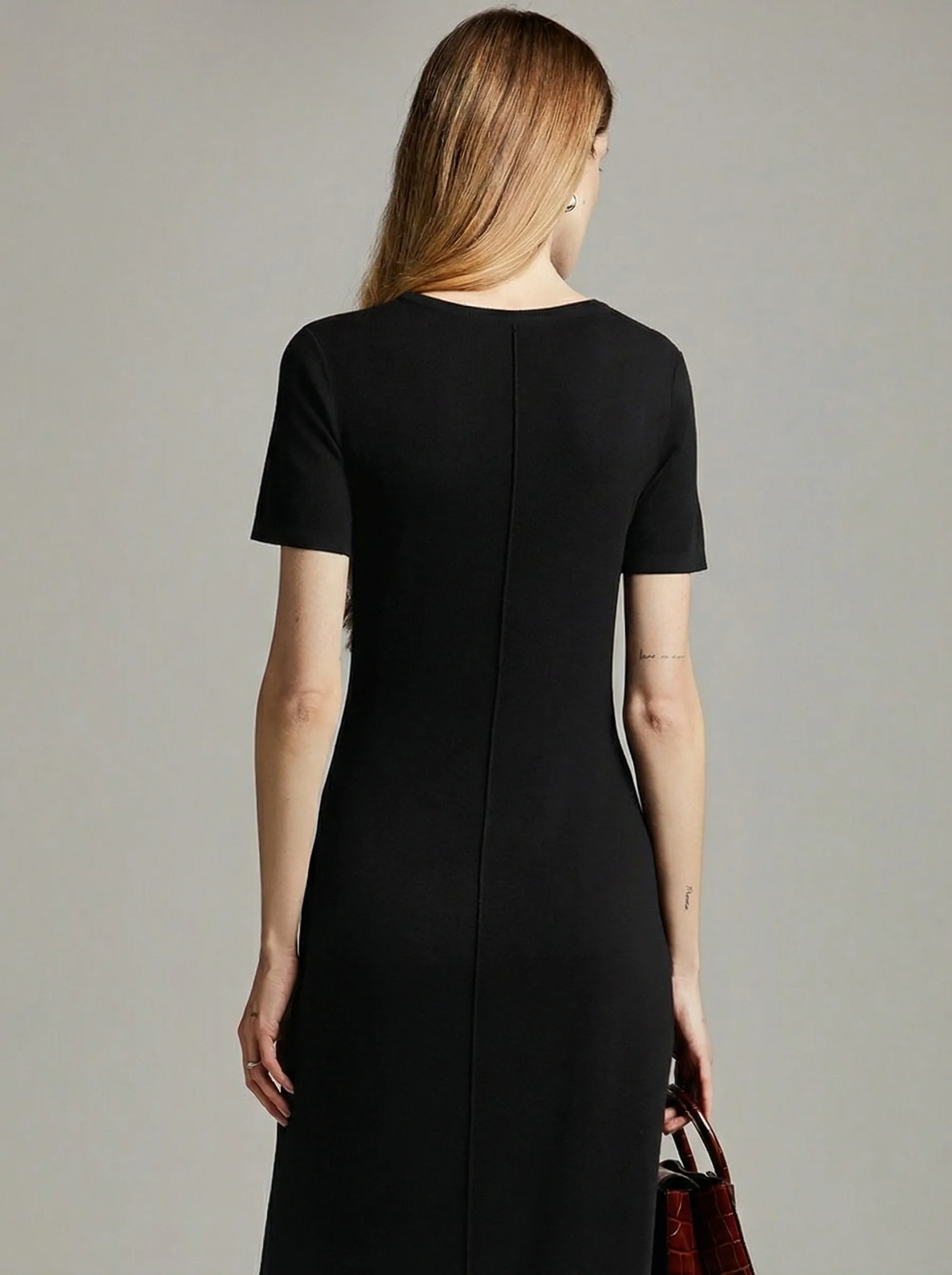 Short-Sleeve Black Knit Midi Dress - Image 5