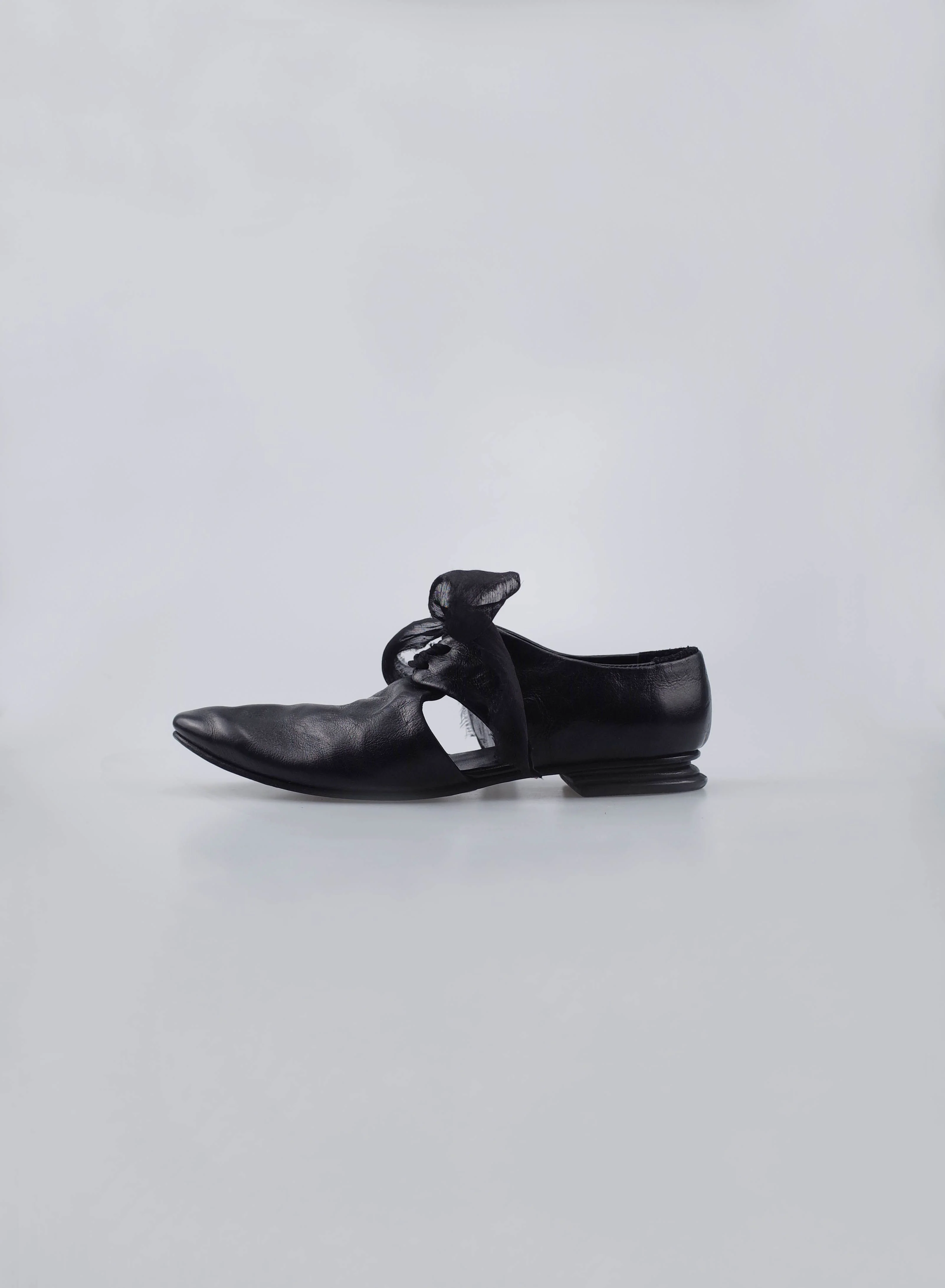 Simple Pleated Ribbon Shoes