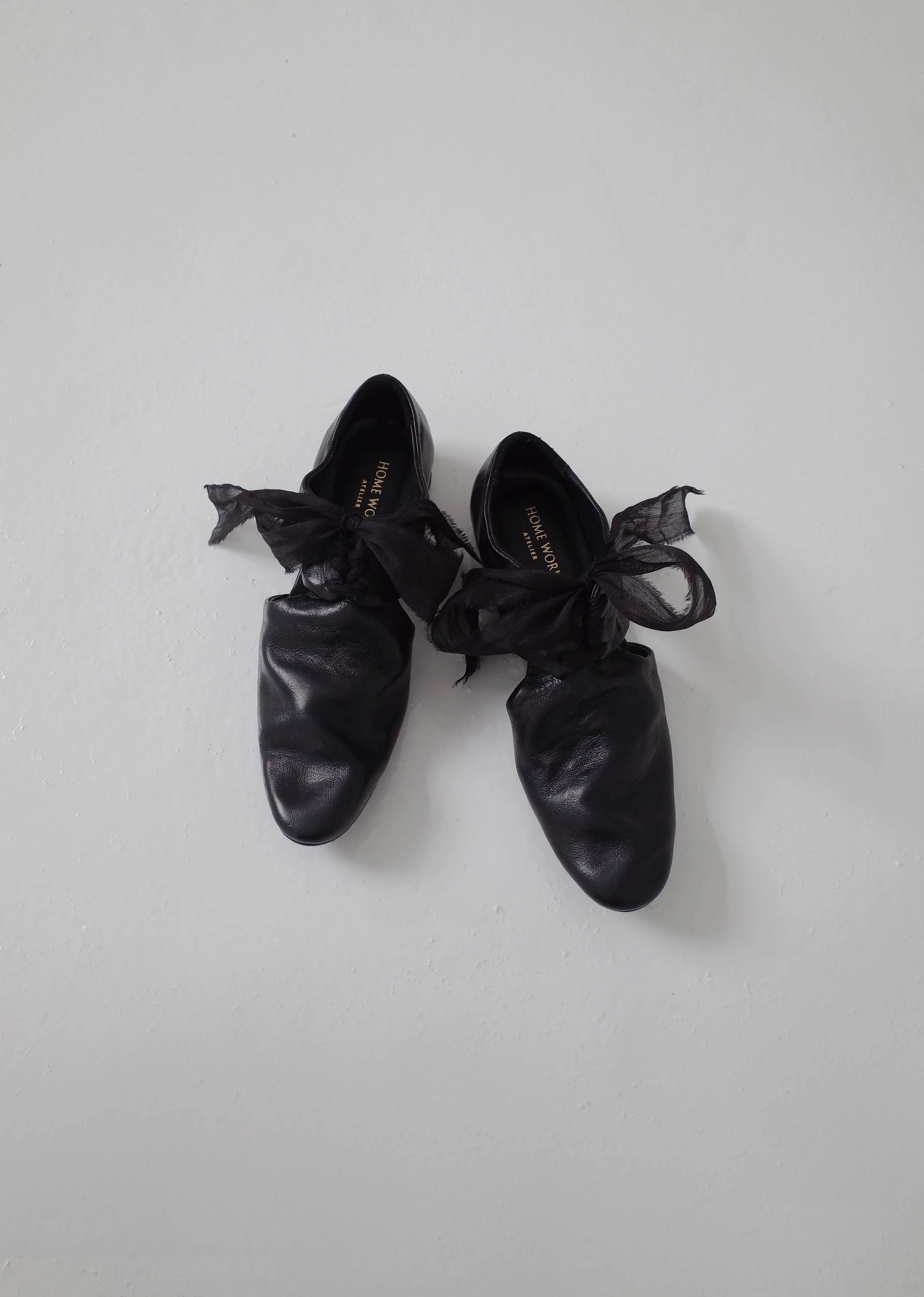 Simple Pleated Ribbon Shoes - Image 2