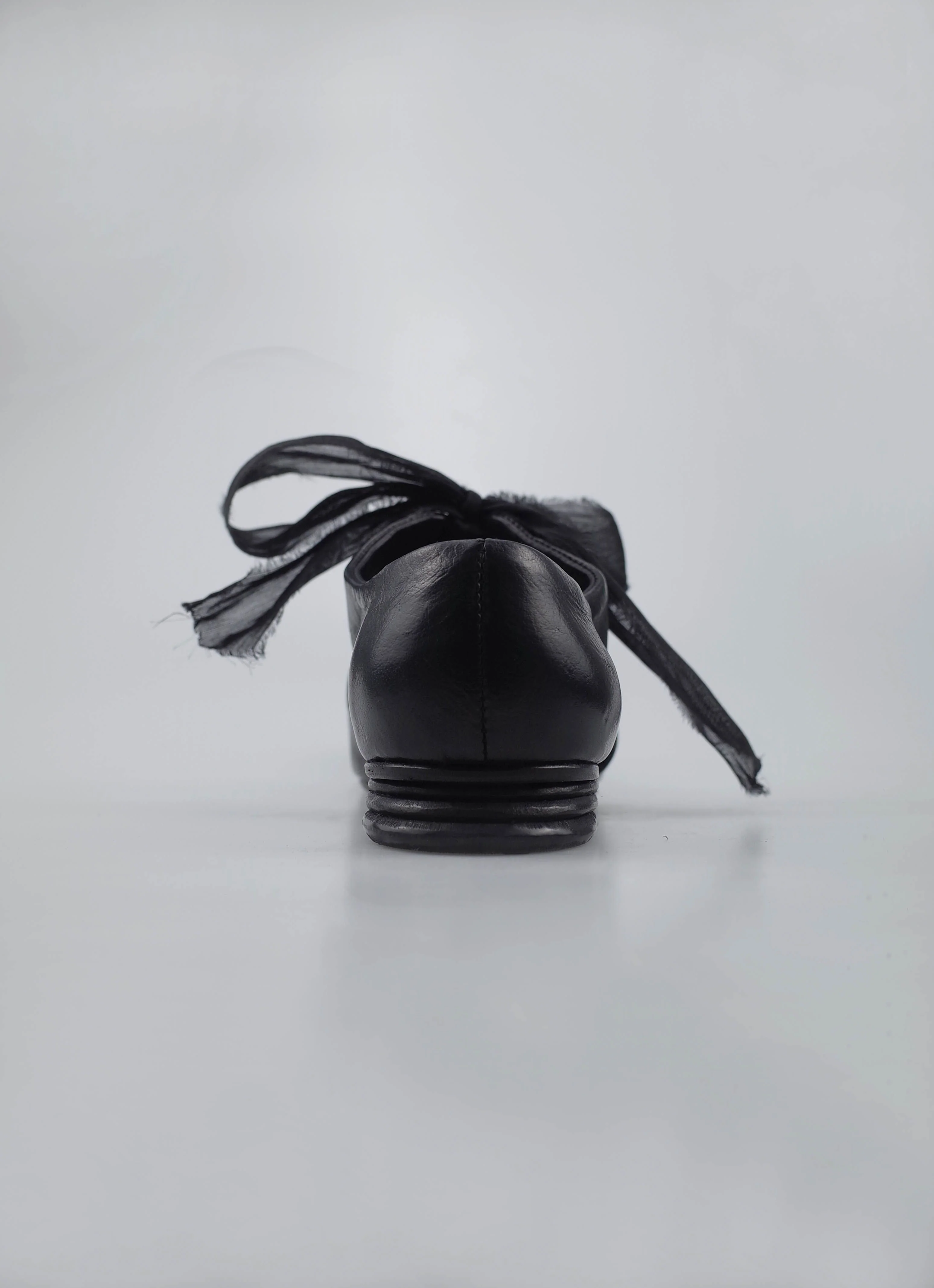 Simple Pleated Ribbon Shoes - Image 3