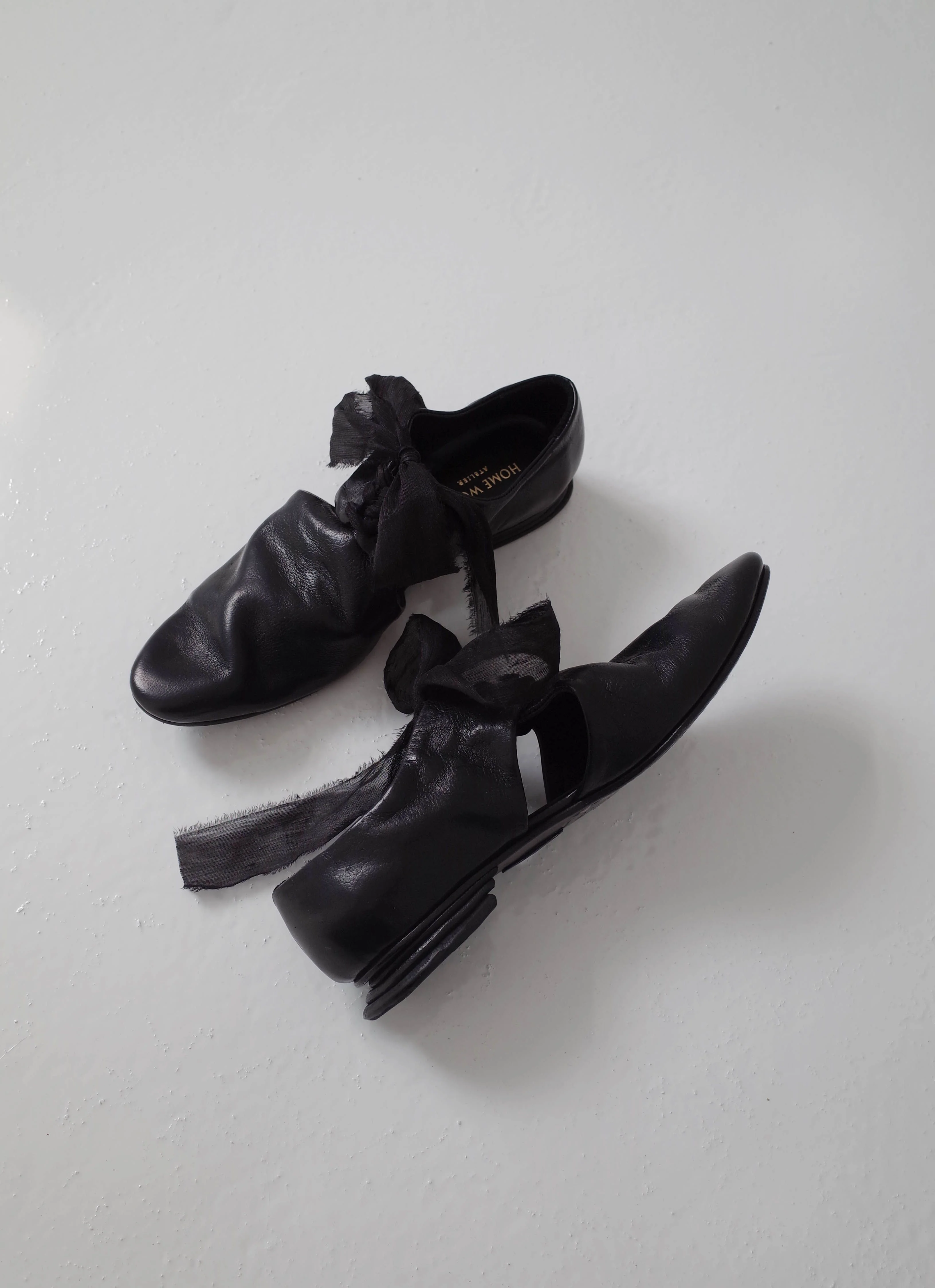 Simple Pleated Ribbon Shoes - Image 4